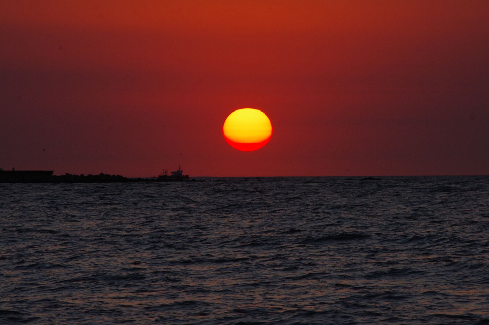 Pentax K-r sample photo. Red dawn, sun, sunrise photography