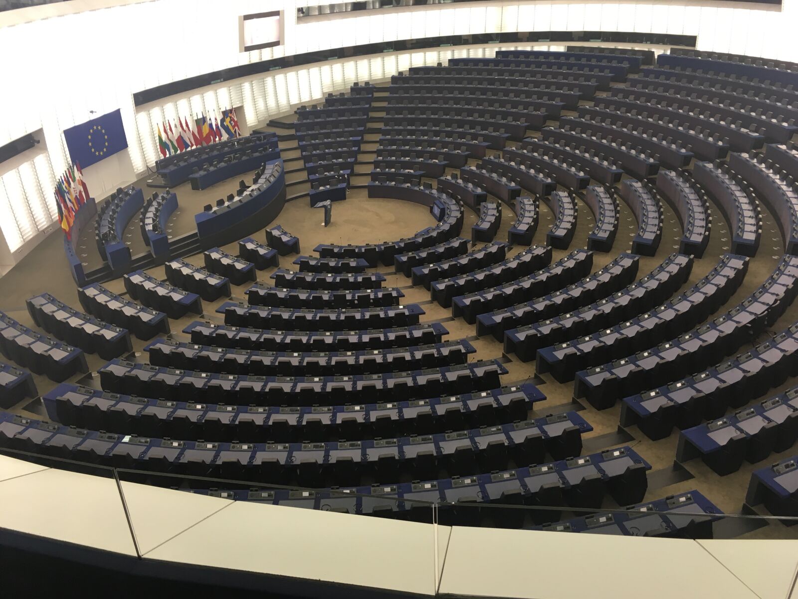 iPhone SE back camera 4.15mm f/2.2 sample photo. Eu, parliament, brexit photography