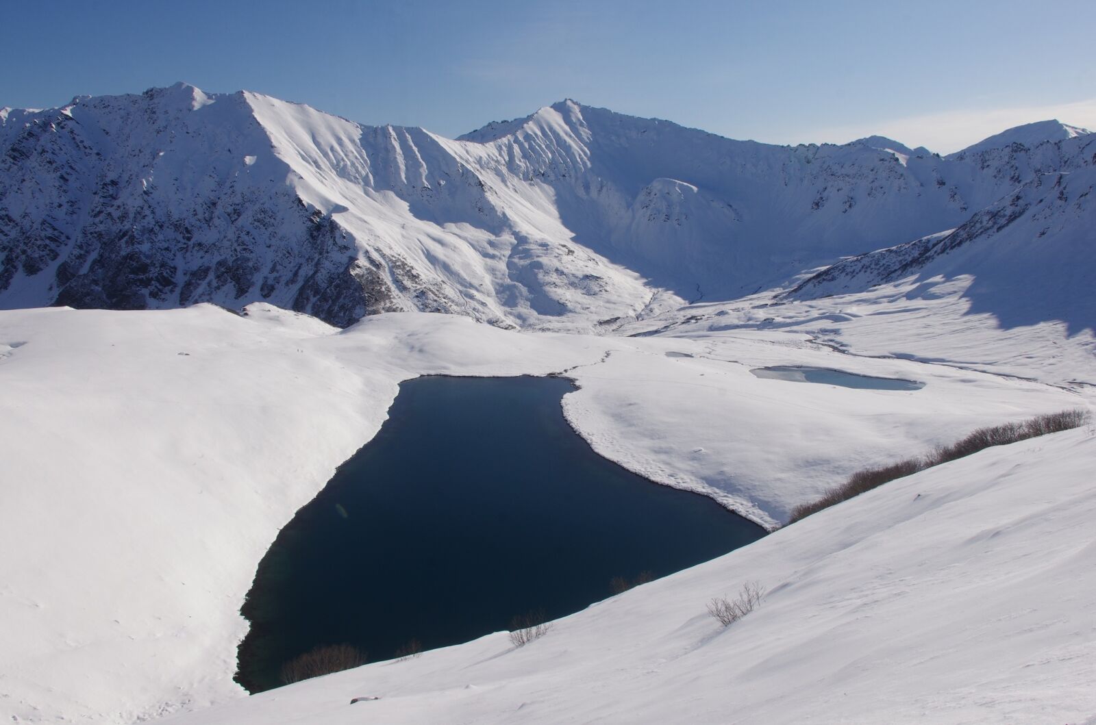 Pentax K-5 sample photo. Mountain lake, mountains, ranges photography