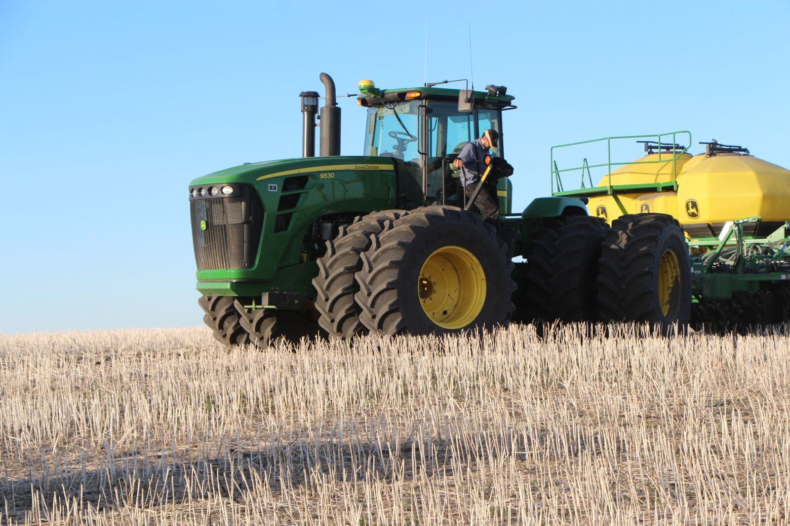 Canon EOS 650D (EOS Rebel T4i / EOS Kiss X6i) sample photo. Tractor, seeder, agricultural photography