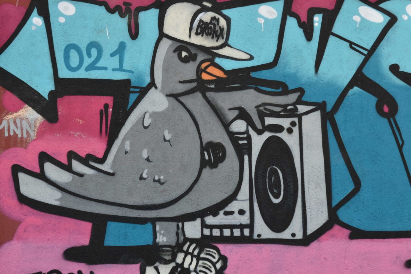 Nikon D5500 sample photo. Bird, graffiti, music, sketch photography
