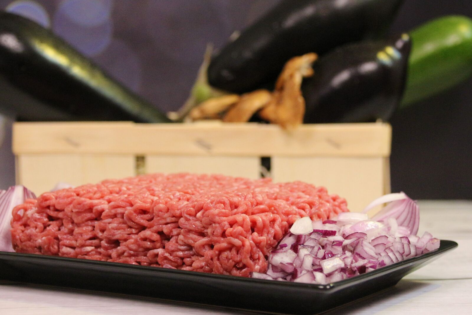 Canon EOS 700D (EOS Rebel T5i / EOS Kiss X7i) sample photo. Hack, meat, fresh photography