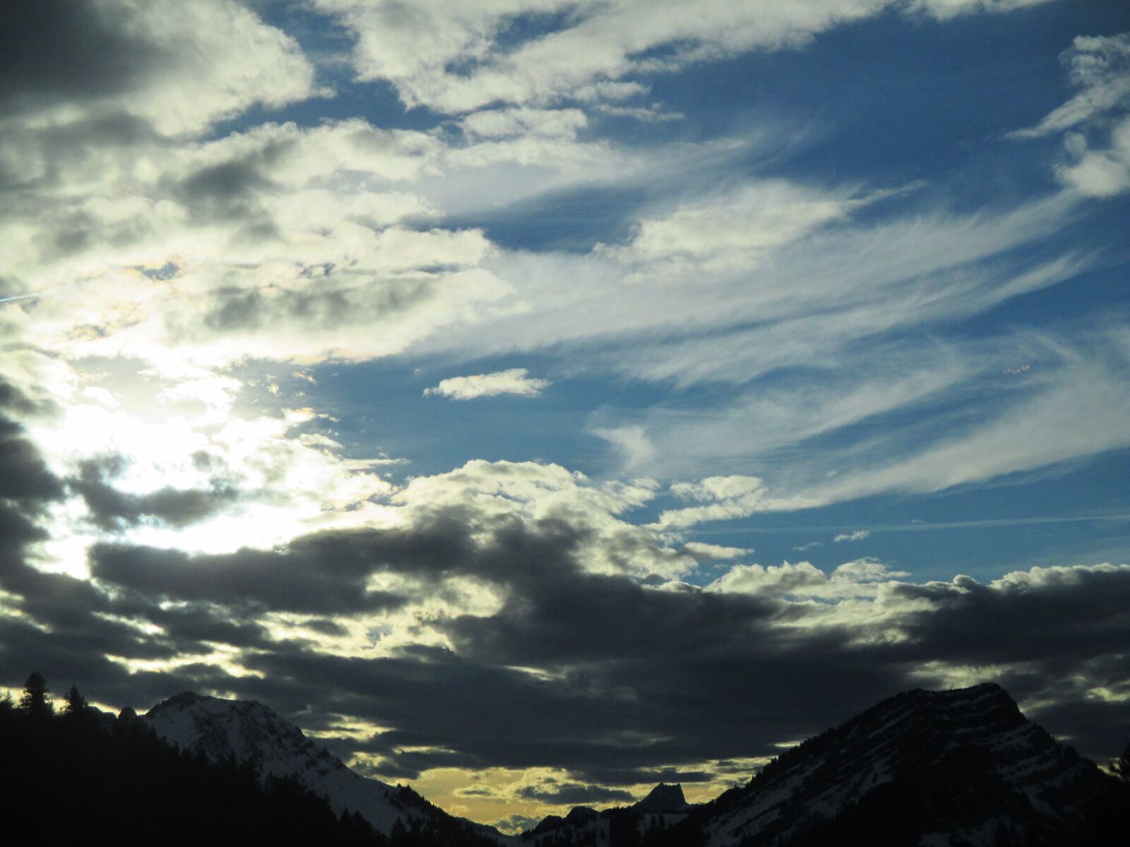 Canon PowerShot ELPH 115 IS (IXUS 132 / IXY 90F) sample photo. Mountains, alpine, switzerland photography