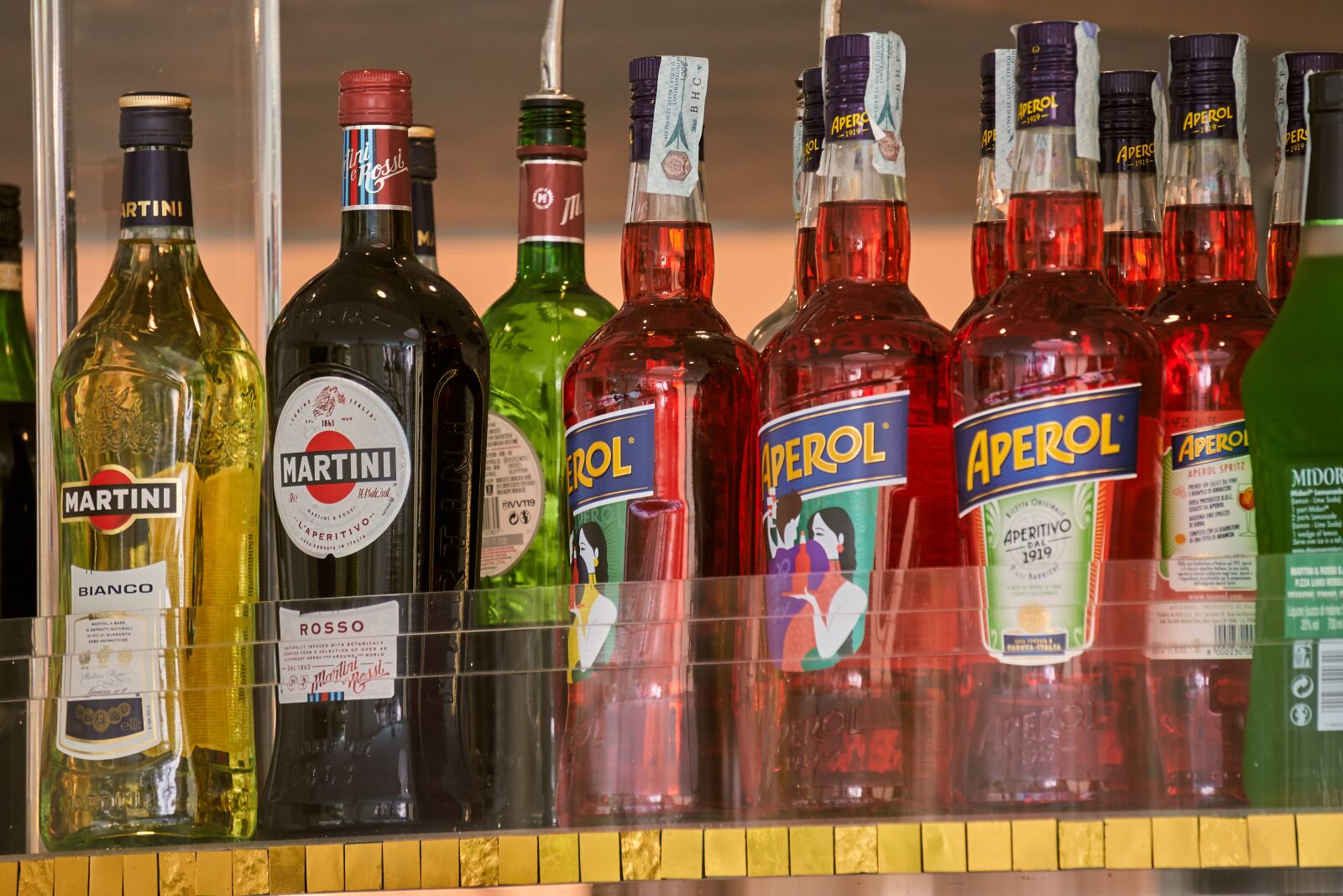 Sony E 55-210mm F4.5-6.3 OSS sample photo. Alcohol, beverages, bar photography