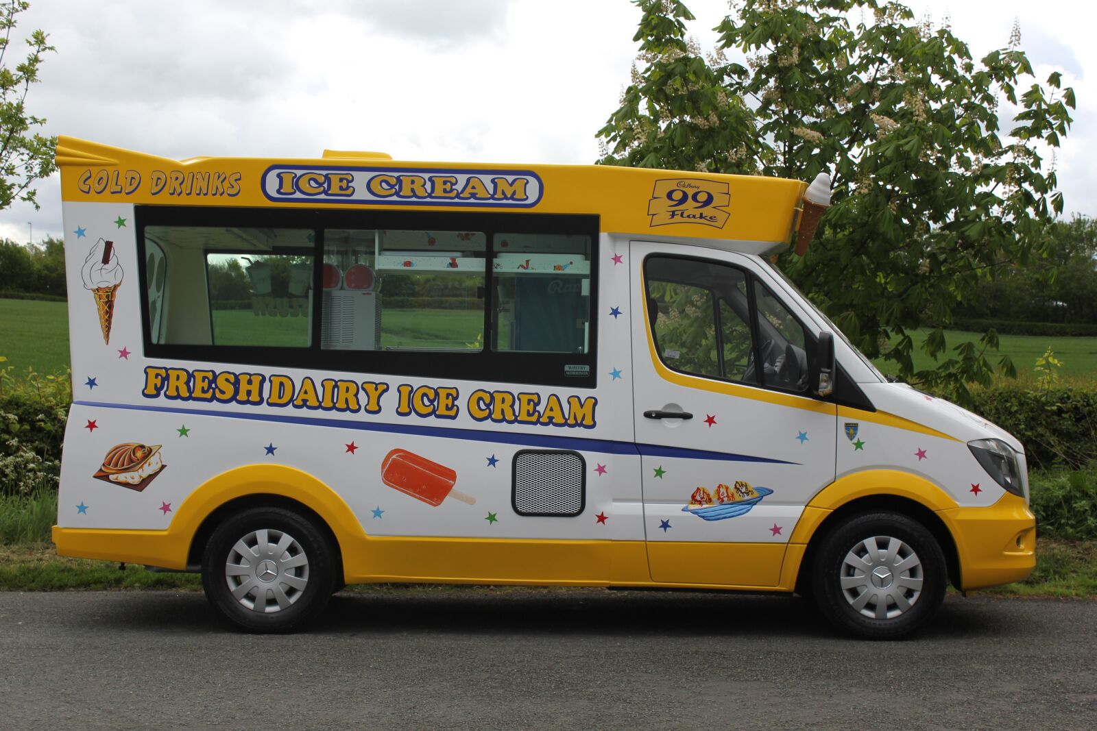 Canon EOS 550D (EOS Rebel T2i / EOS Kiss X4) sample photo. Car, vehicle, bus photography