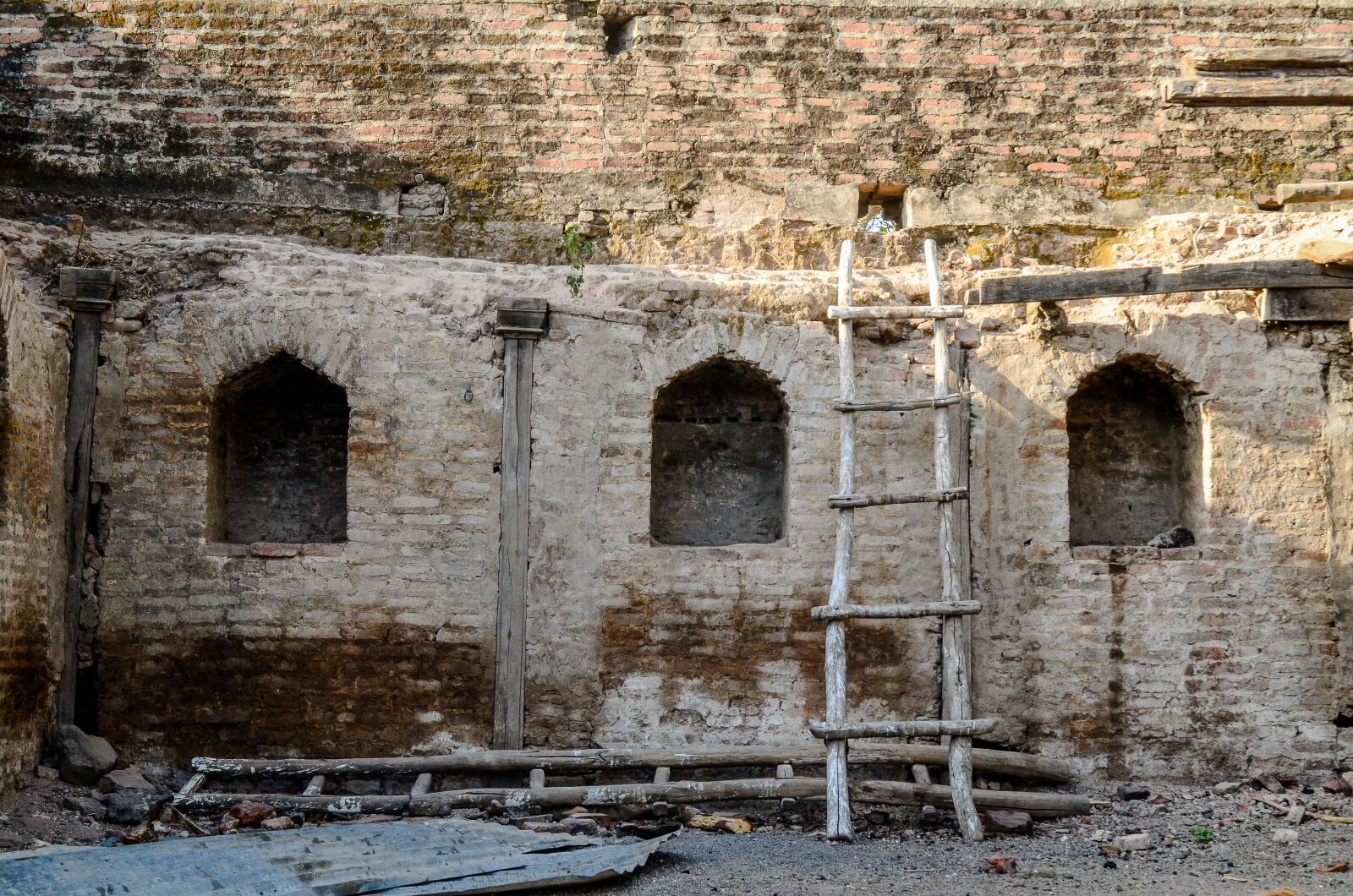 Nikon D7000 sample photo. Temple premises, ladder, wall photography