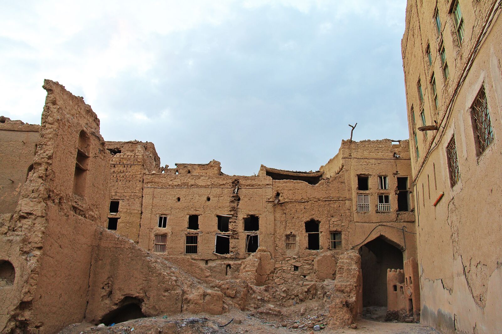Canon EF-S 18-200mm F3.5-5.6 IS sample photo. Al hamra, nizwa, oman photography