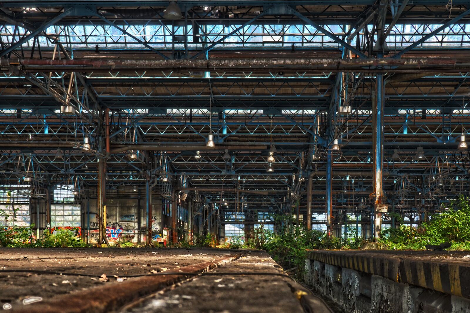 Olympus OM-D E-M10 sample photo. Lost places, hall, pforphoto photography