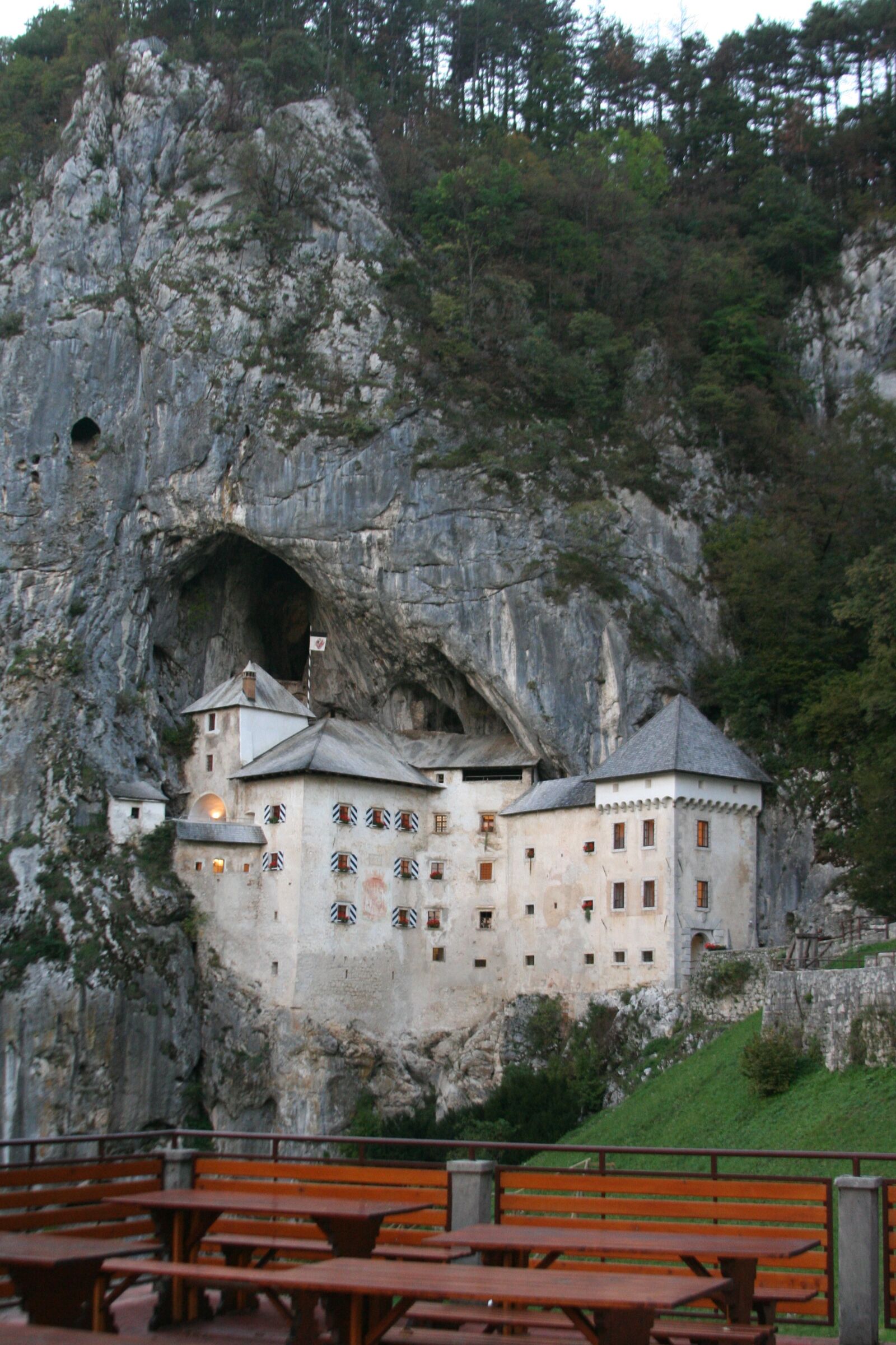 Canon EOS 350D (EOS Digital Rebel XT / EOS Kiss Digital N) sample photo. Postojna, castle, slovenia photography