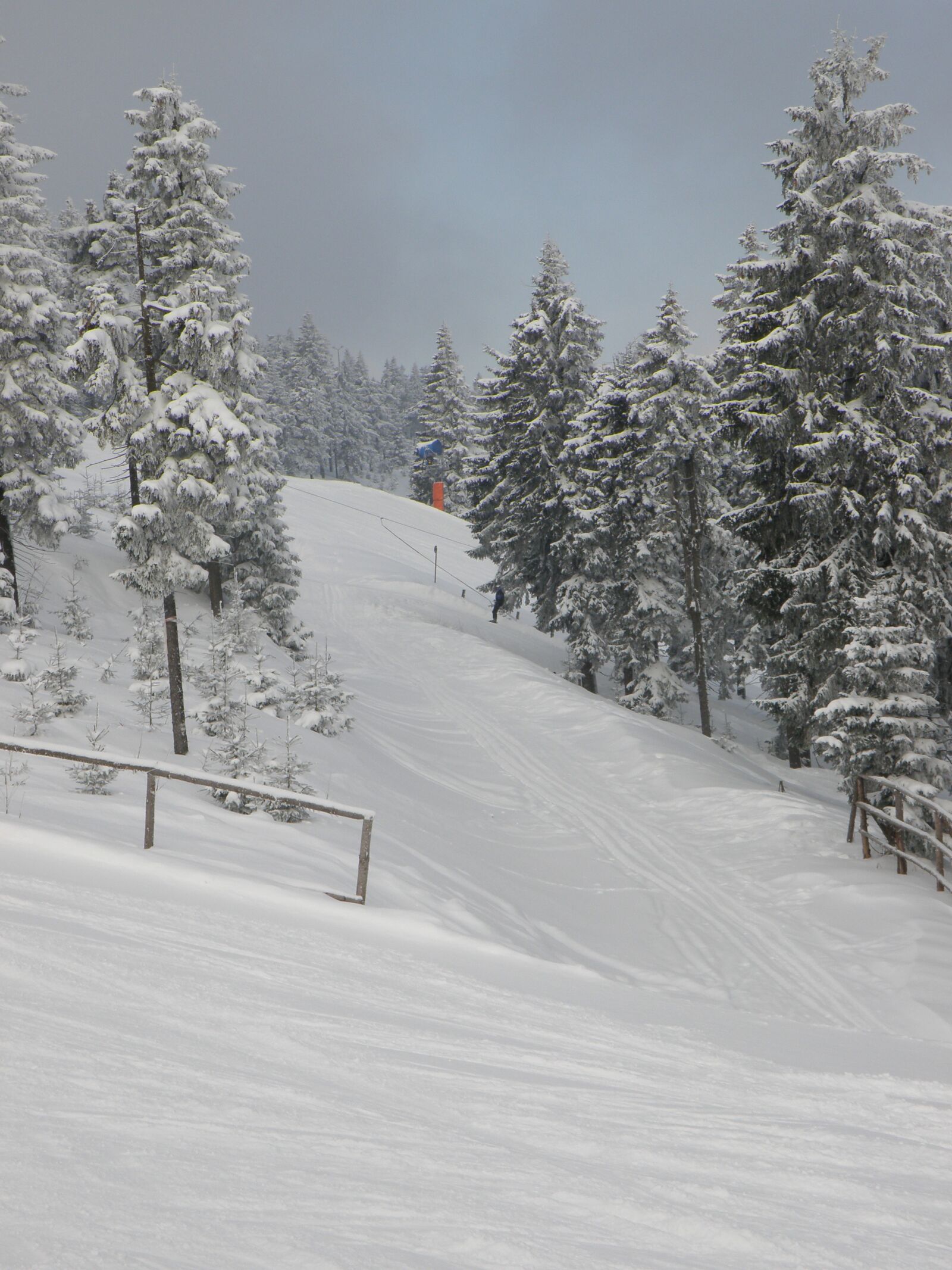 Olympus SP570UZ sample photo. The ski slope, winter photography