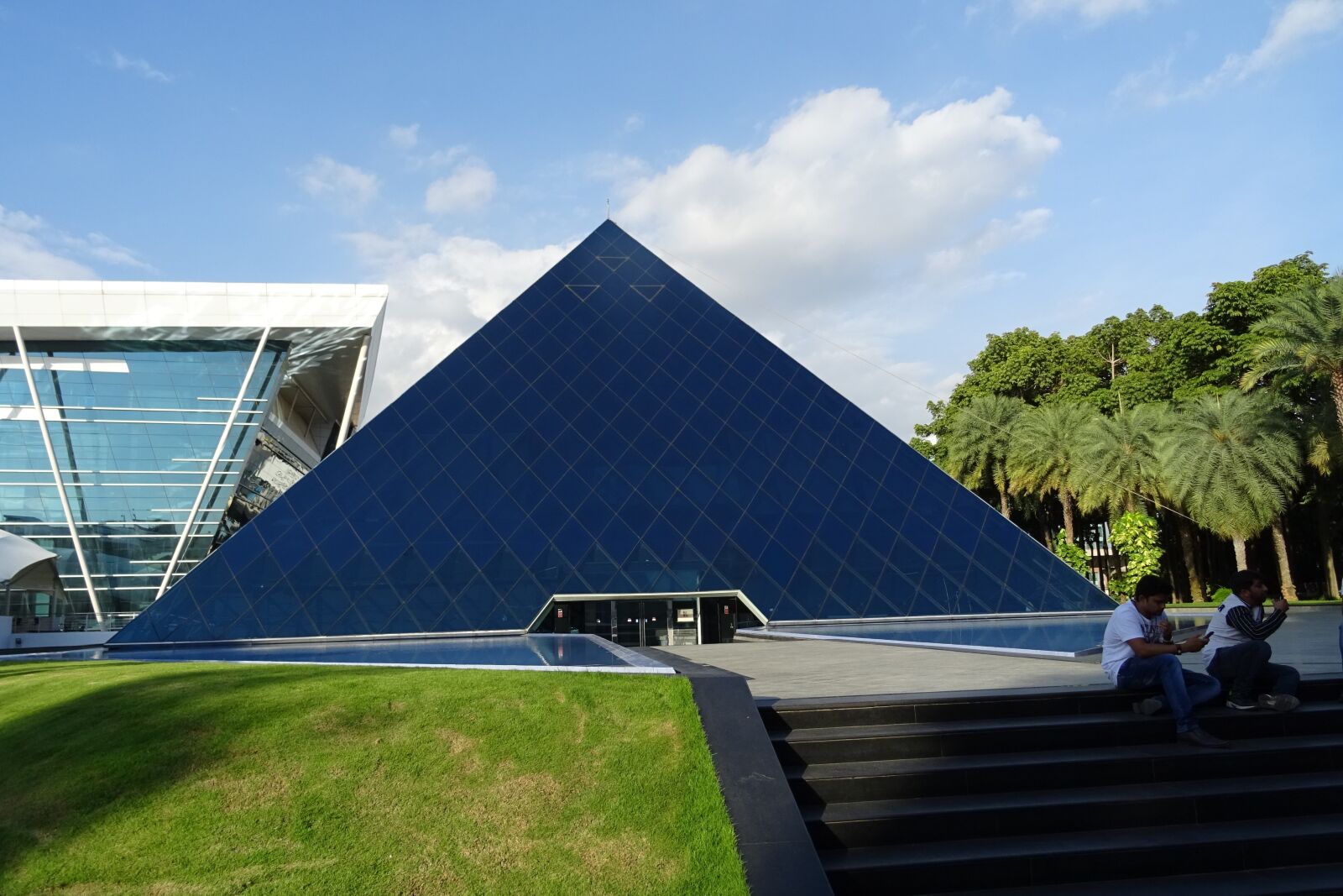 Sony DSC-HX60V sample photo. Building, architecture, pyramid photography
