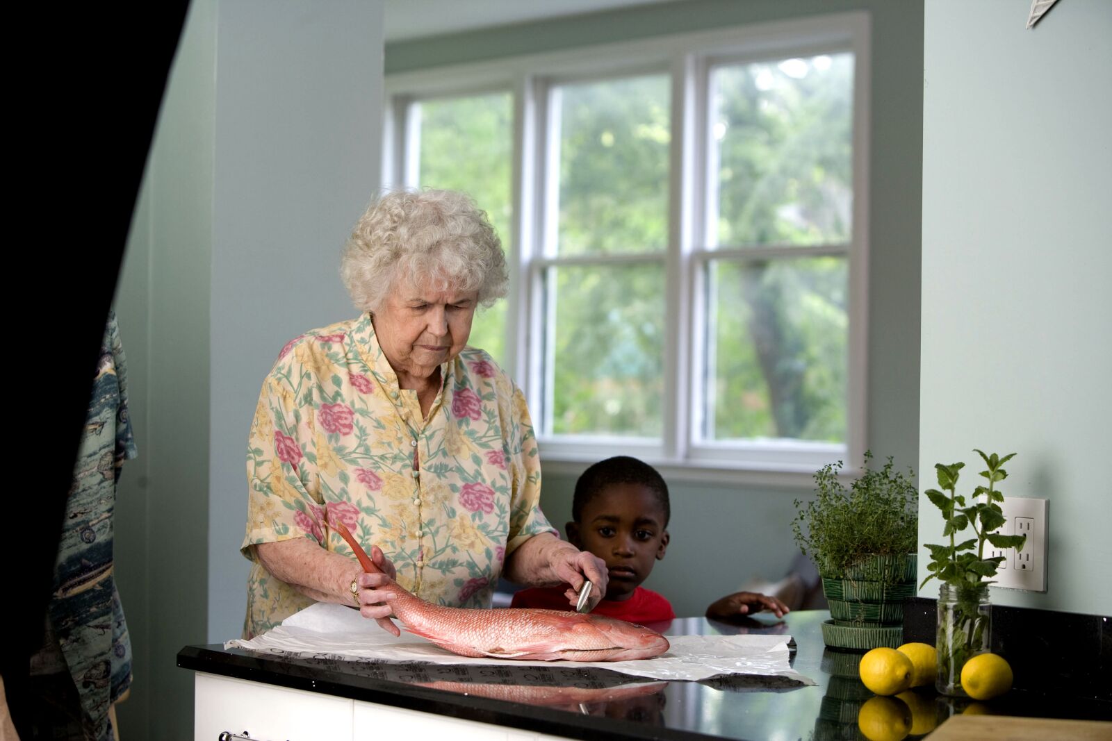 Canon EOS-1Ds Mark II sample photo. Elderly, woman, process, preparing photography