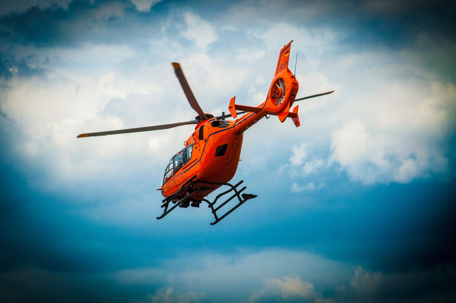Nikon D5000 sample photo. Helicopter, red, rotor photography