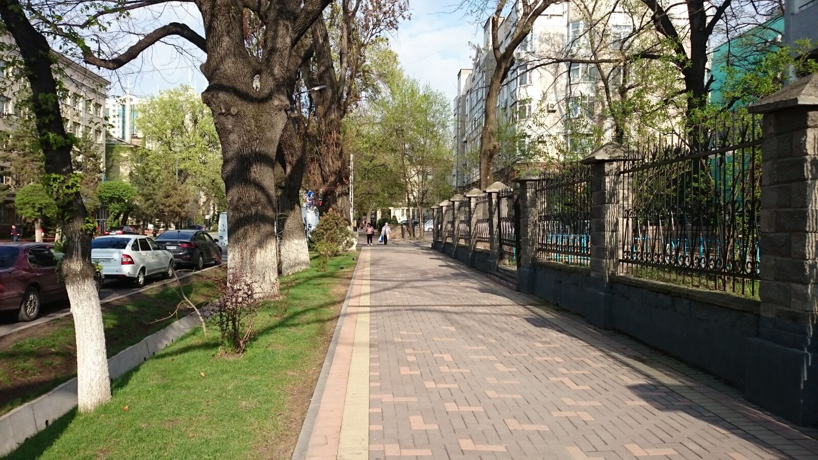 Sony Xperia Z1 Compact sample photo. Street, pavement, fencing photography