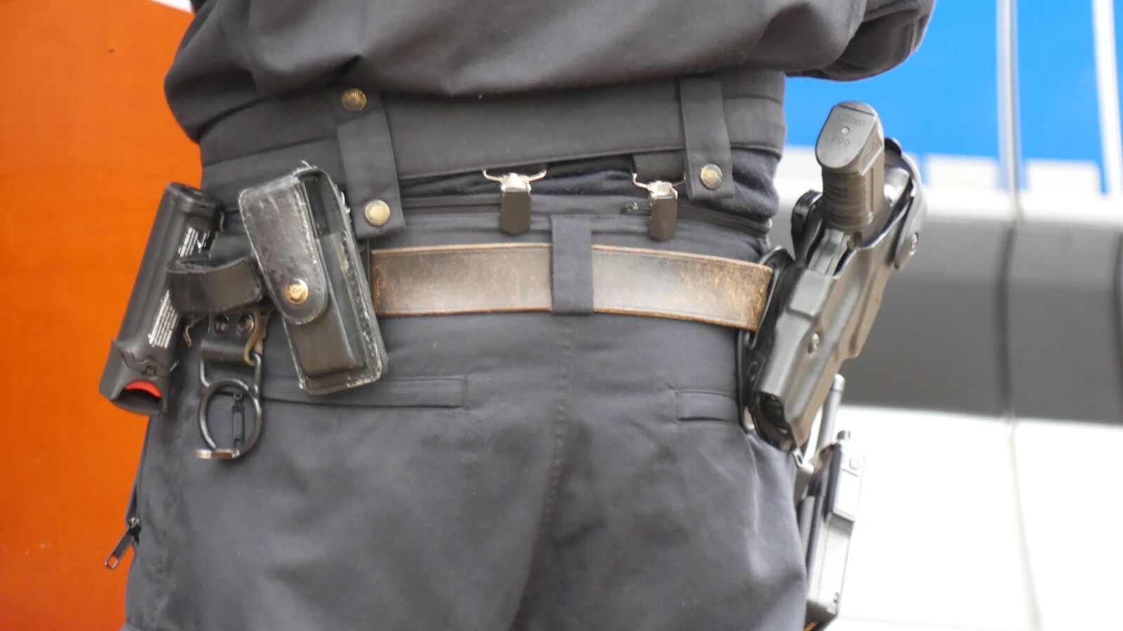 Panasonic Lumix DMC-FZ300 sample photo. Police, use, protection photography