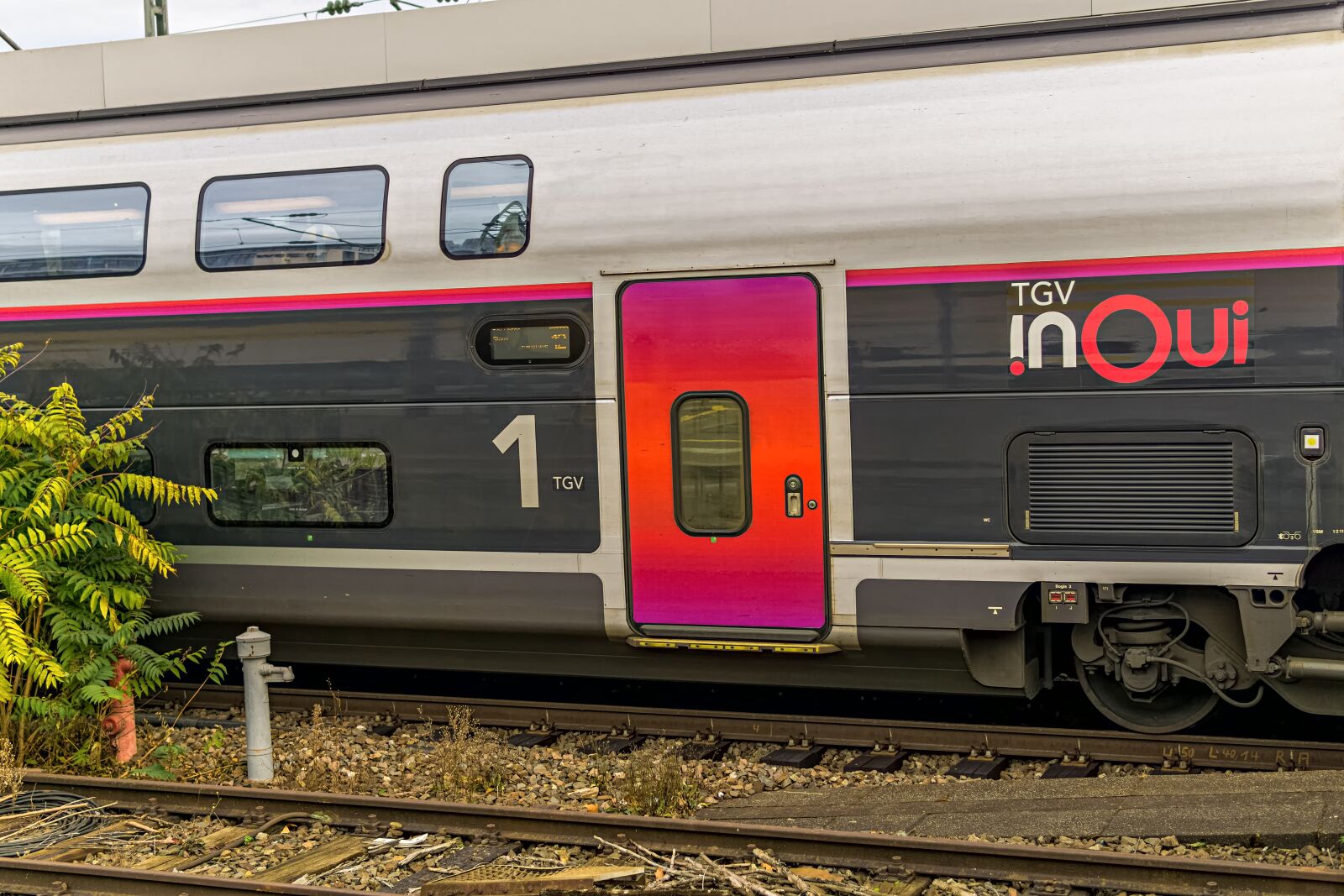 30mm F1.4 DC DN | Contemporary 016 sample photo. Train, metal, travel photography