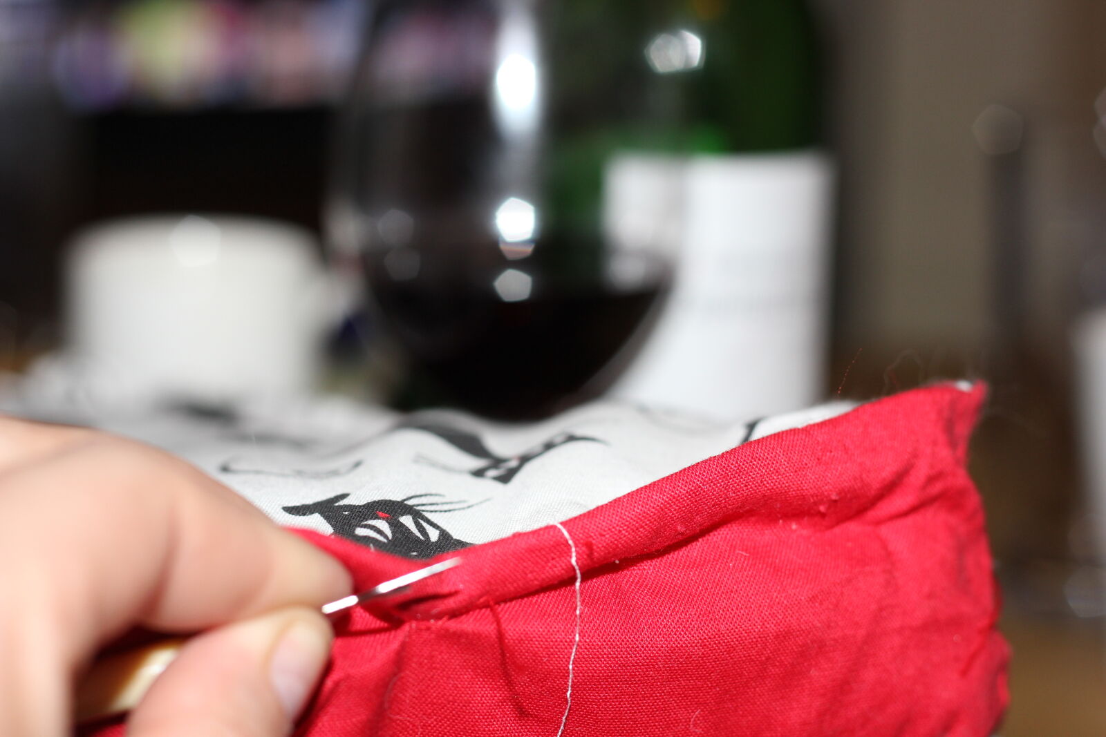 Canon EOS 550D (EOS Rebel T2i / EOS Kiss X4) sample photo. Dressmaker, needles, neither, seamstress photography