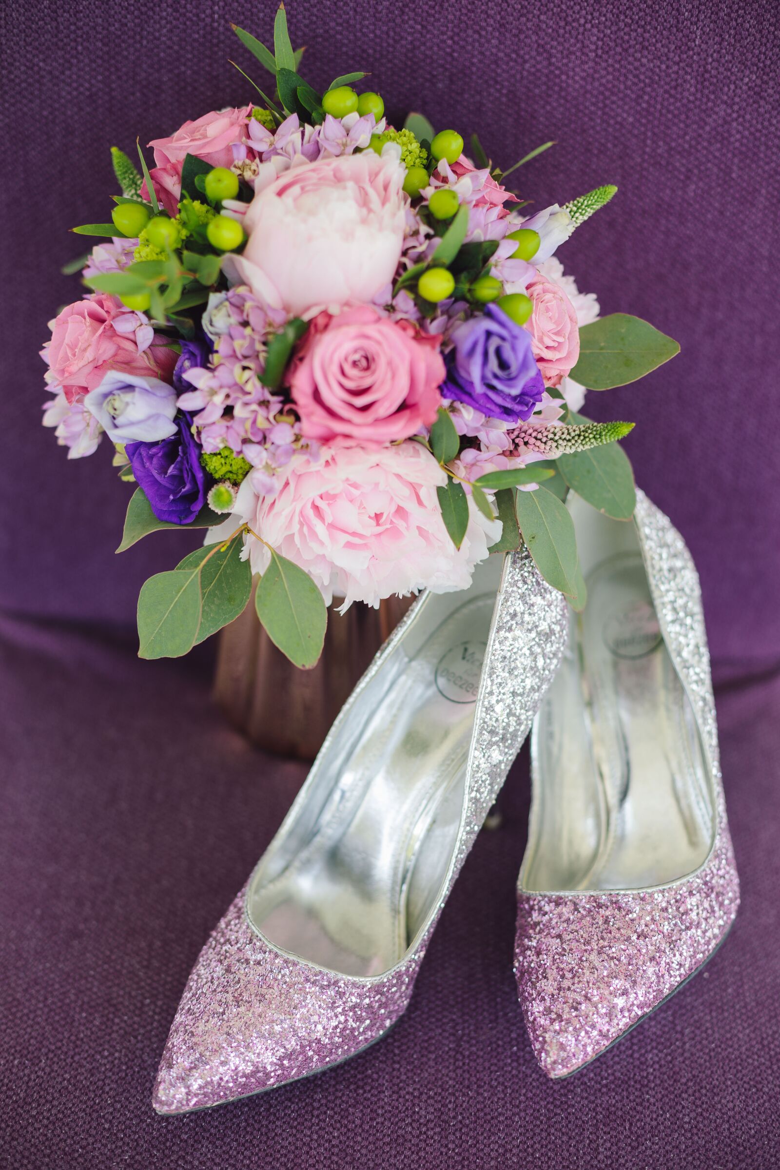 Canon EF 50mm F1.4 USM sample photo. Wedding shoes, bouquet, roses photography