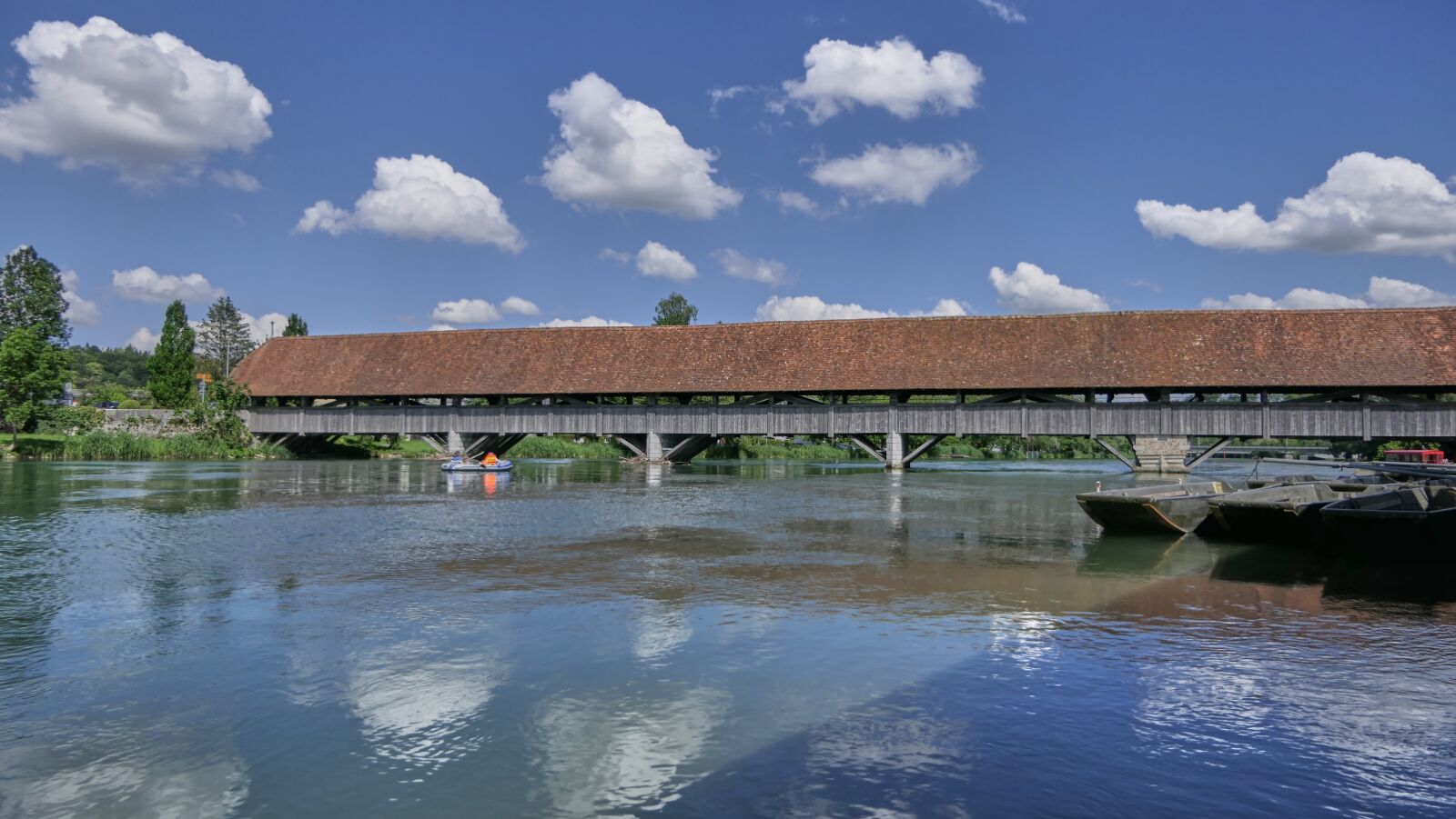 Panasonic Lumix DMC-FZ2500 (Lumix DMC-FZ2000) sample photo. Bridge, wood, old photography