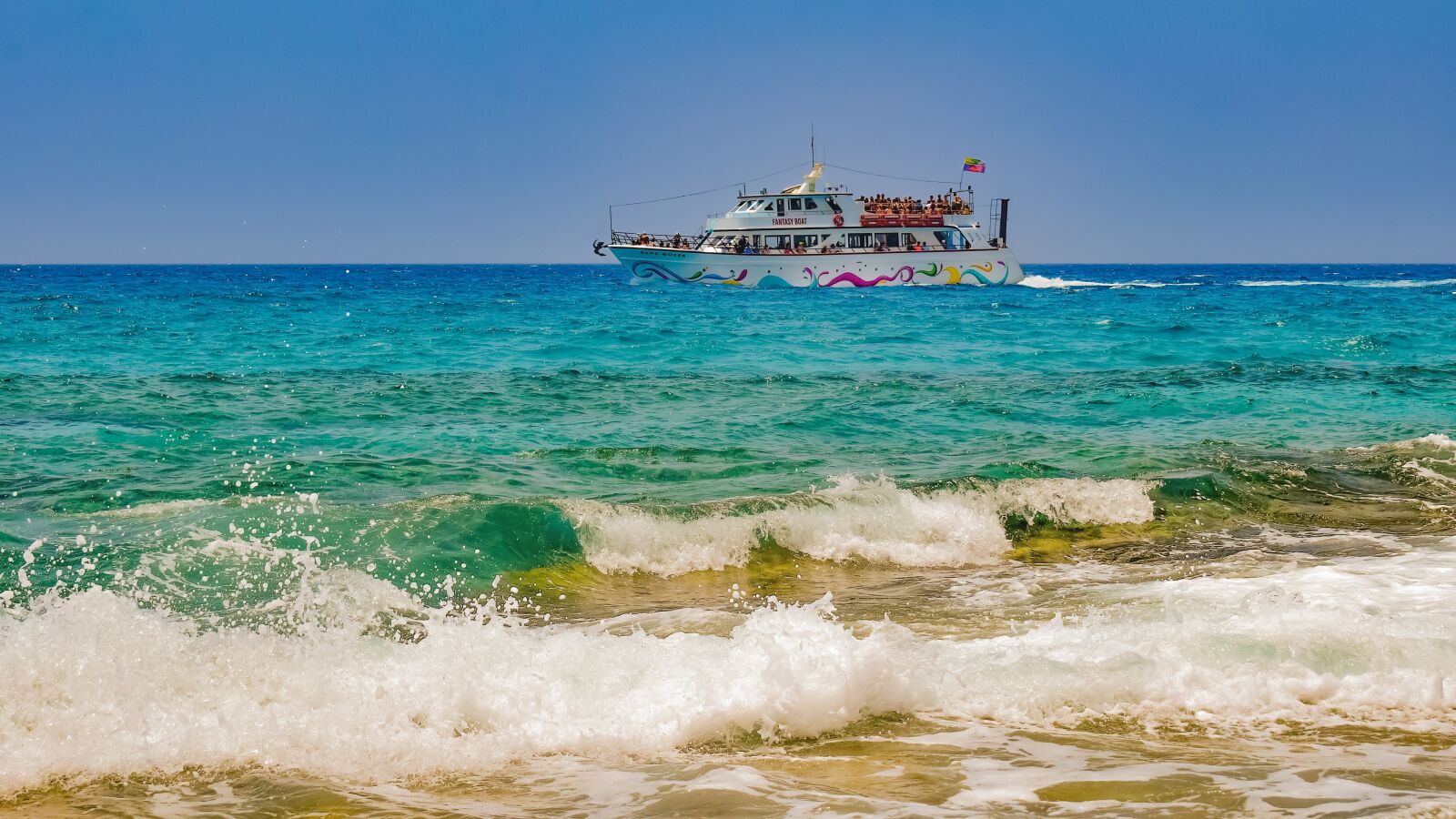 Nikon D3300 sample photo. Boat, sea, waves photography