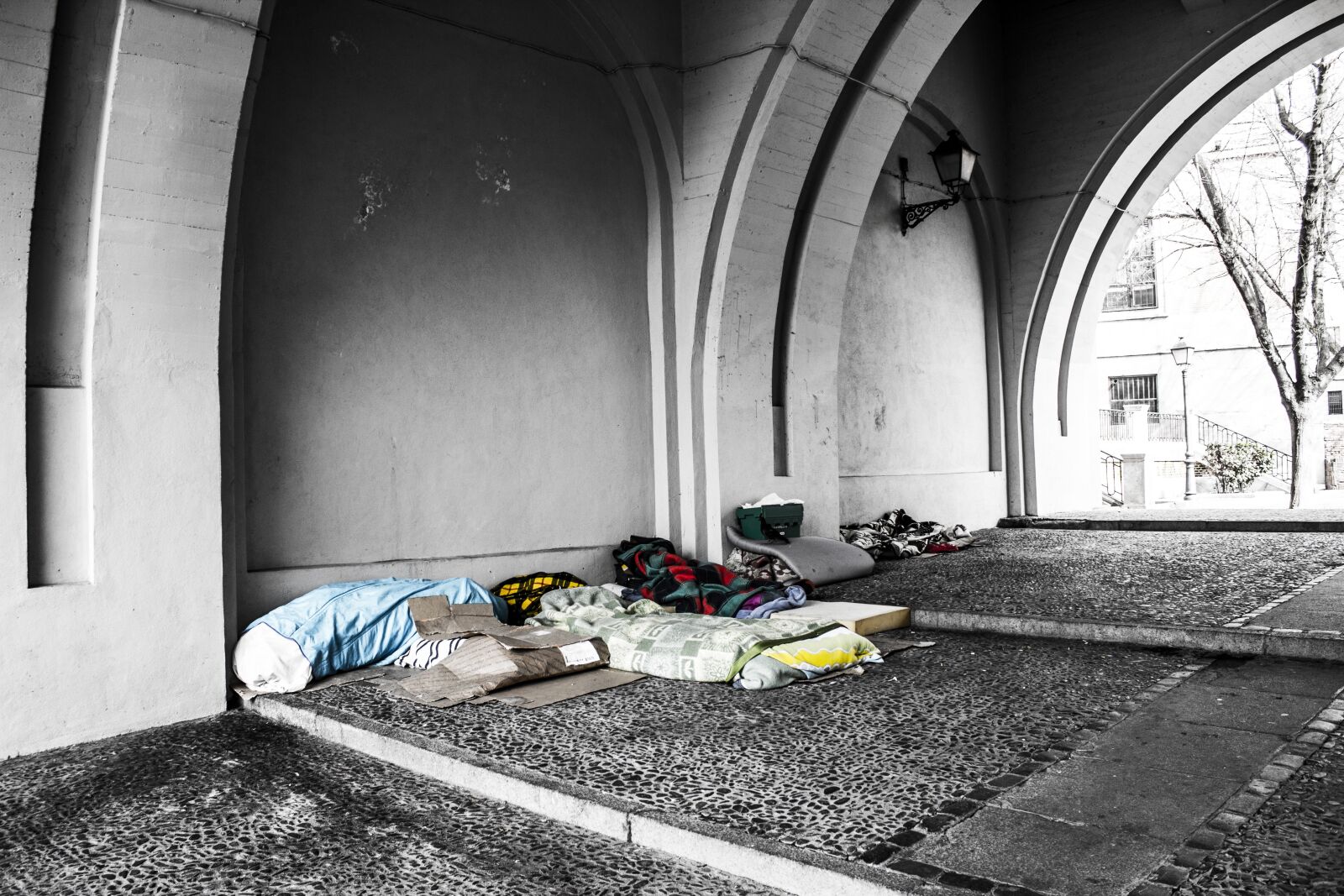 Canon EOS 1200D (EOS Rebel T5 / EOS Kiss X70 / EOS Hi) sample photo. Homeless, blankets, charity photography