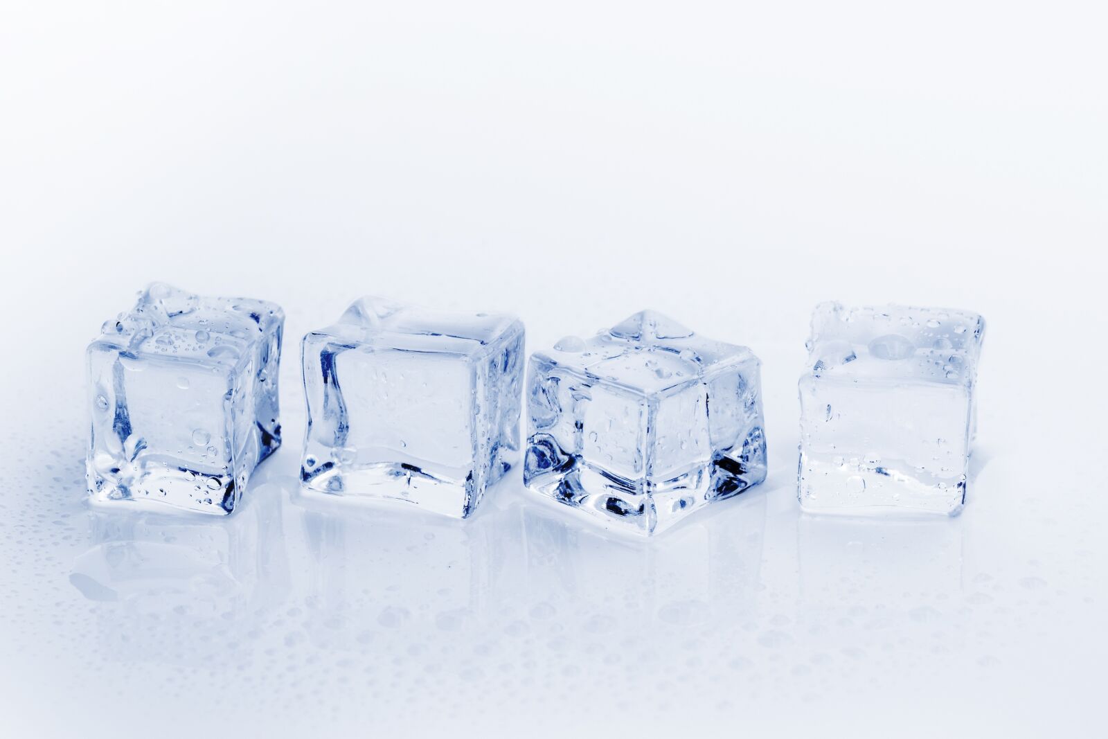 Fujifilm X-T2 + Fujifilm XF 80mm F2.8 R LM OIS WR Macro sample photo. Ice cubes, ice, water photography