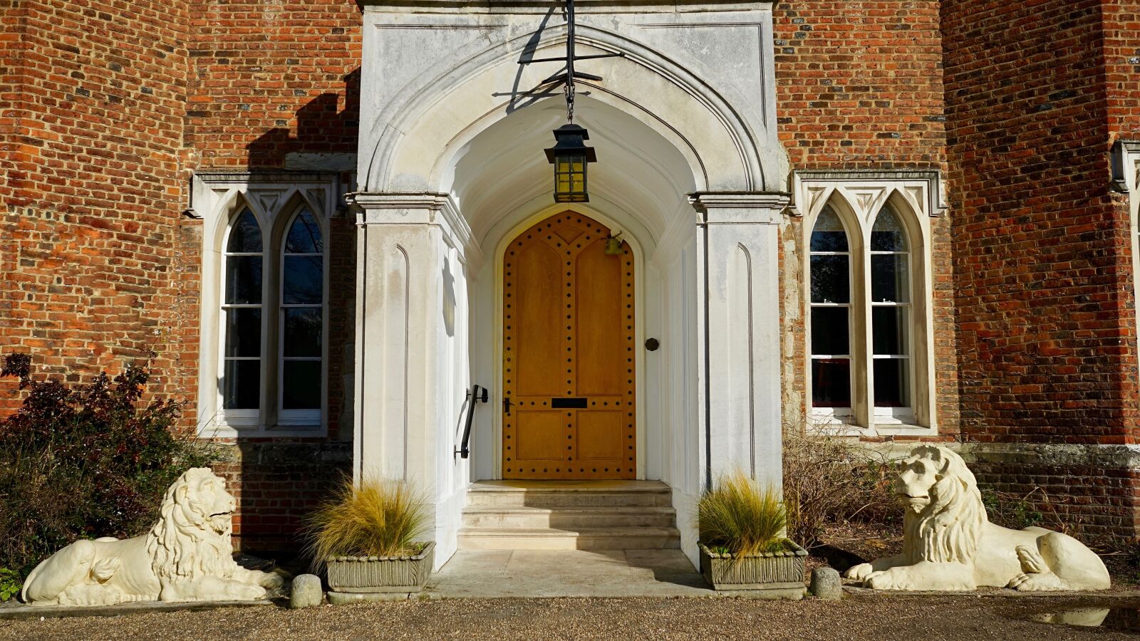 Sony a7 + Sony FE 28-70mm F3.5-5.6 OSS sample photo. Architecture, door, doorway photography