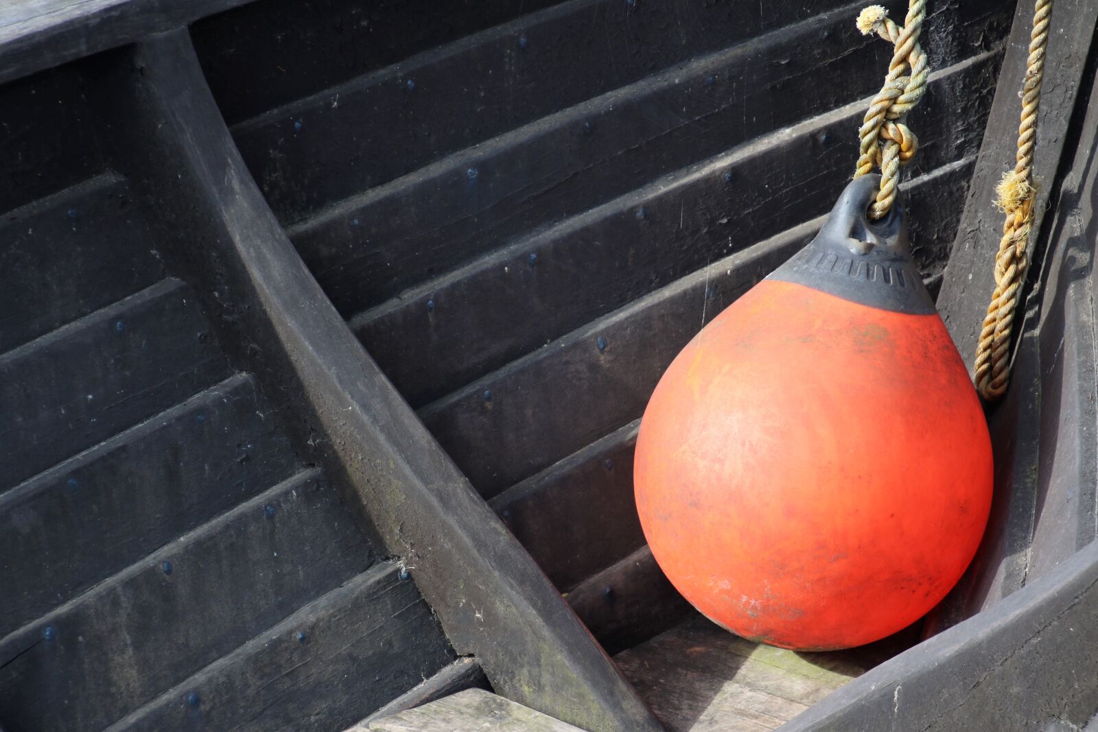 Canon EOS 7D Mark II sample photo. Anker, boat, fishing, nautical photography