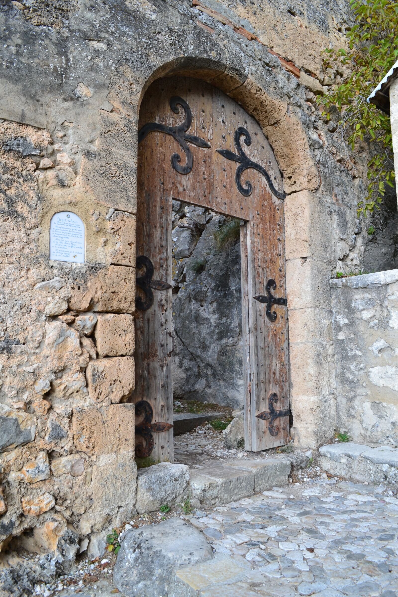 Nikon D3100 sample photo. Dies, entrance, village photography