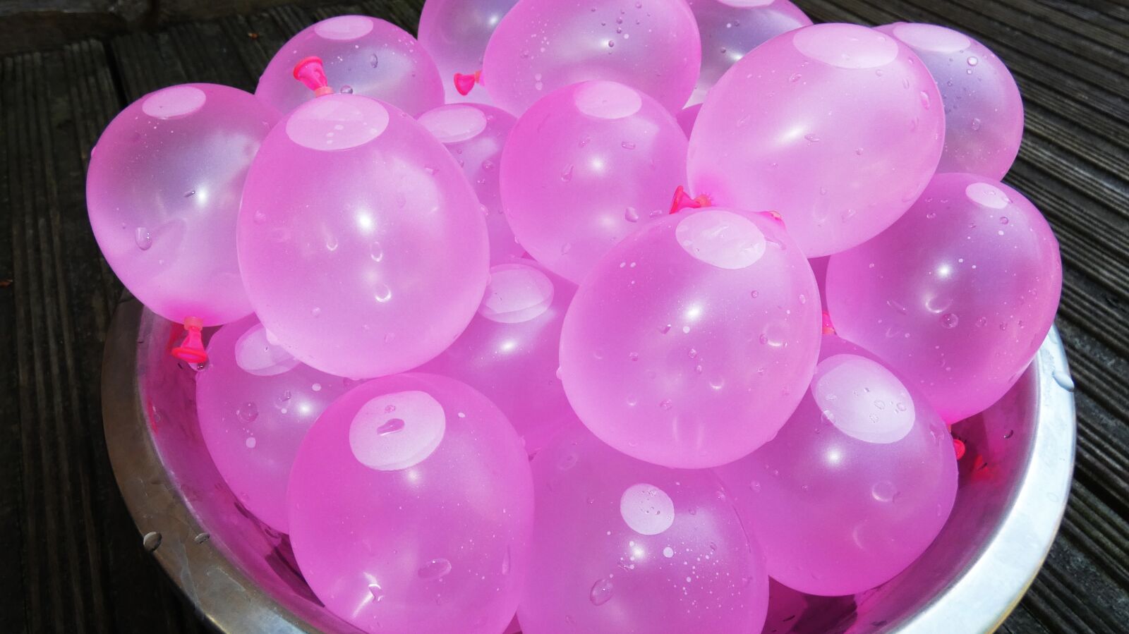 Panasonic Lumix DC-FZ80 (Lumix DC-FZ82) sample photo. Water balloons, bunch of photography