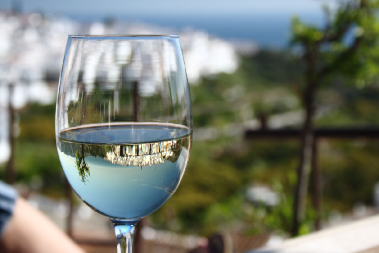 Canon EOS 400D (EOS Digital Rebel XTi / EOS Kiss Digital X) sample photo. Mediterranean, wine, mirroring photography