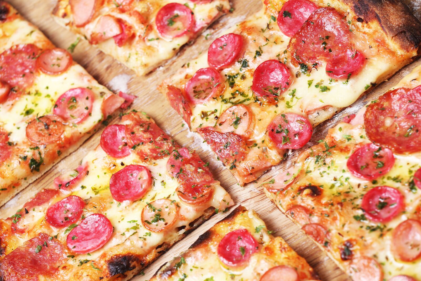 Canon EOS 6D + Canon EF 70-200mm F4L USM sample photo. Pizza, sausages, sausage photography
