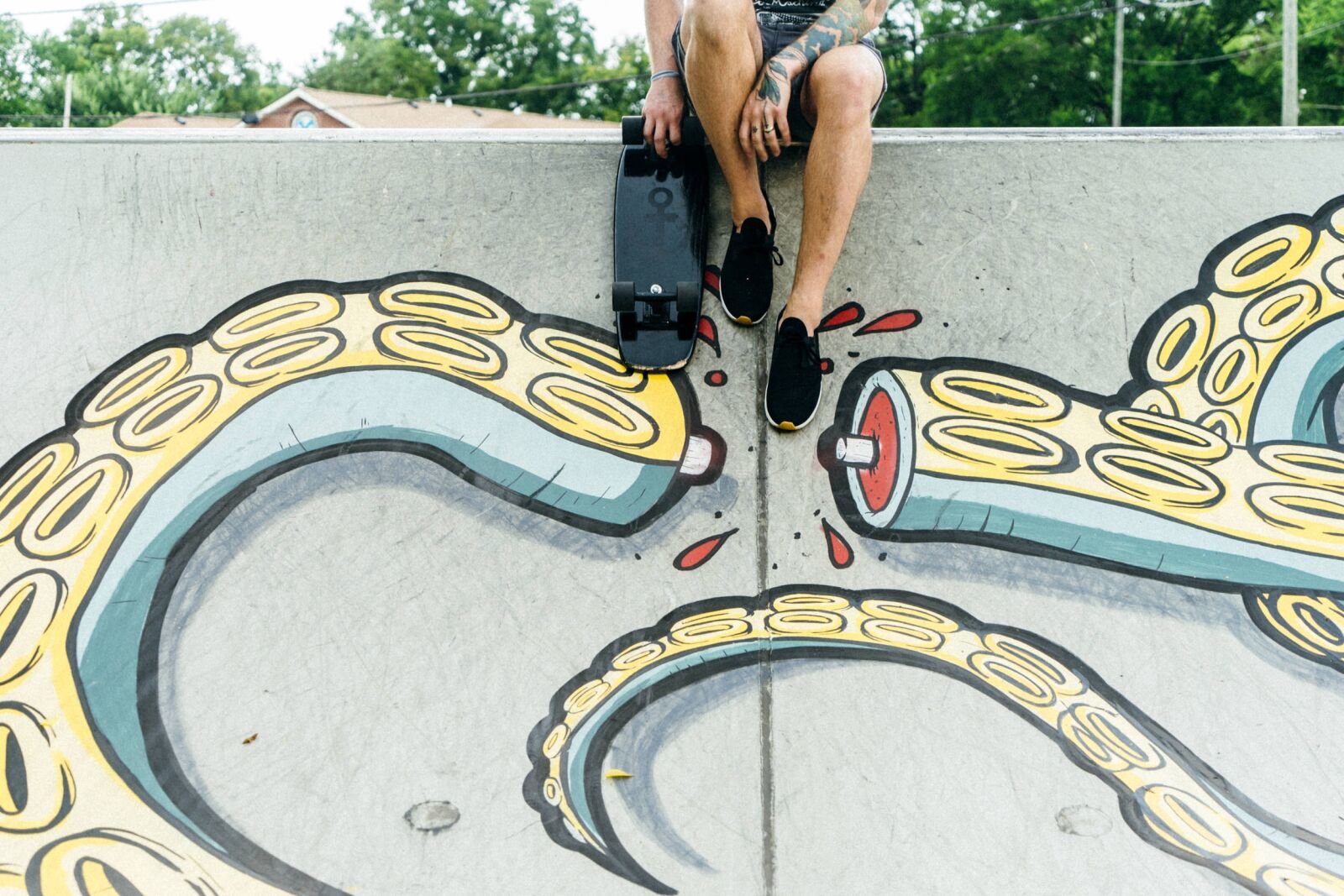 Sony a7 II + Sony Vario Tessar T* FE 24-70mm F4 ZA OSS sample photo. Wall, graffiti, painting photography