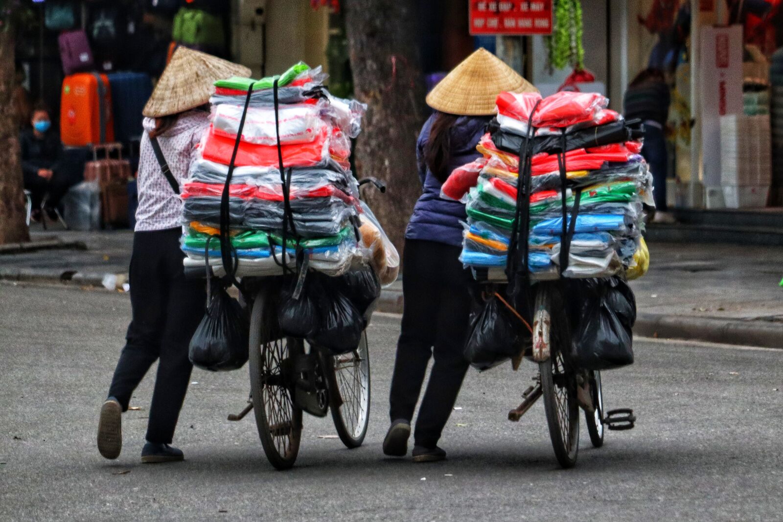 Canon EOS M50 (EOS Kiss M) sample photo. Vietnam, travel, market women photography