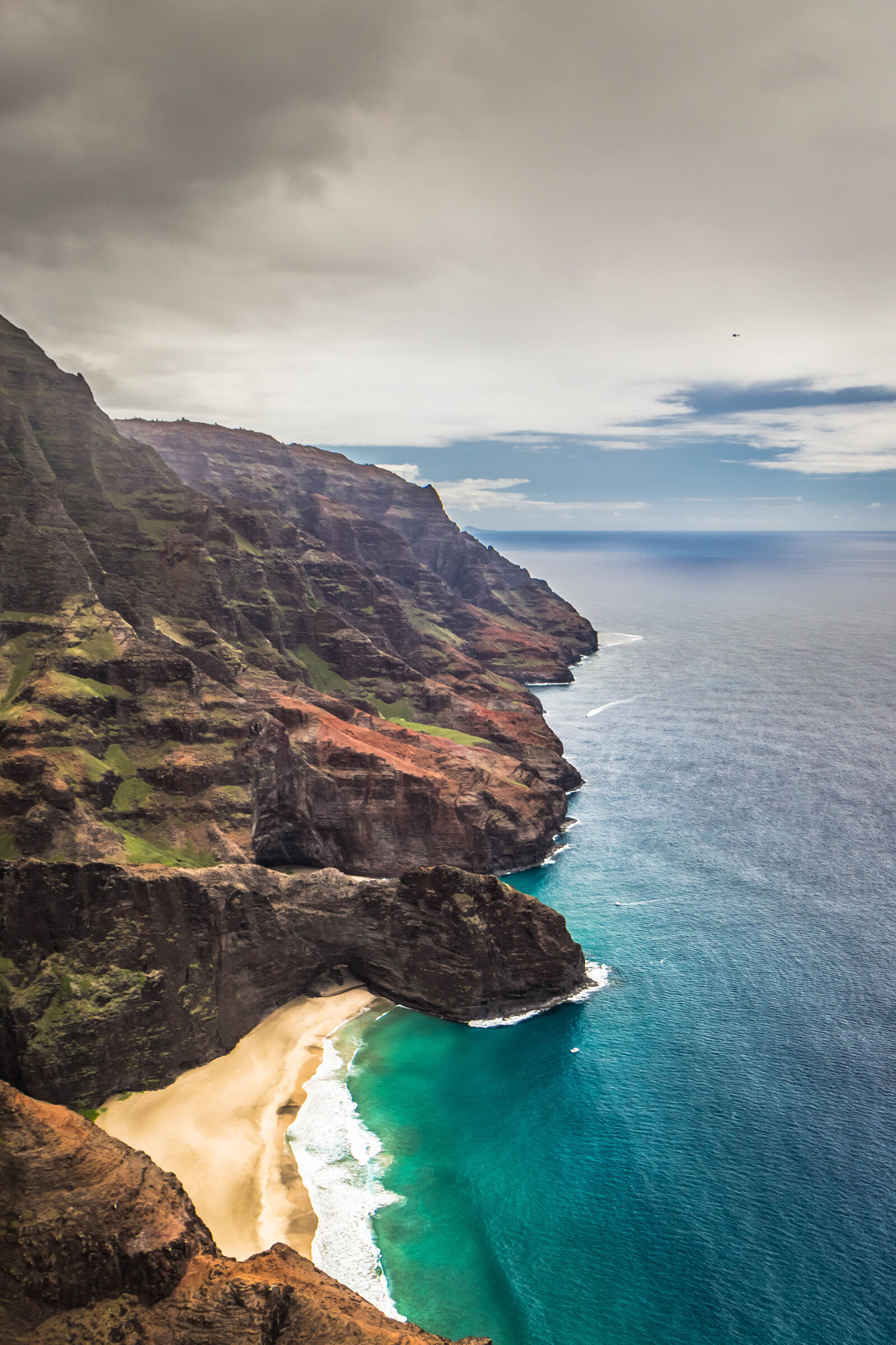 Canon EF-S 17-55mm F2.8 IS USM sample photo. Cliff, coast, hawaii, kauai photography