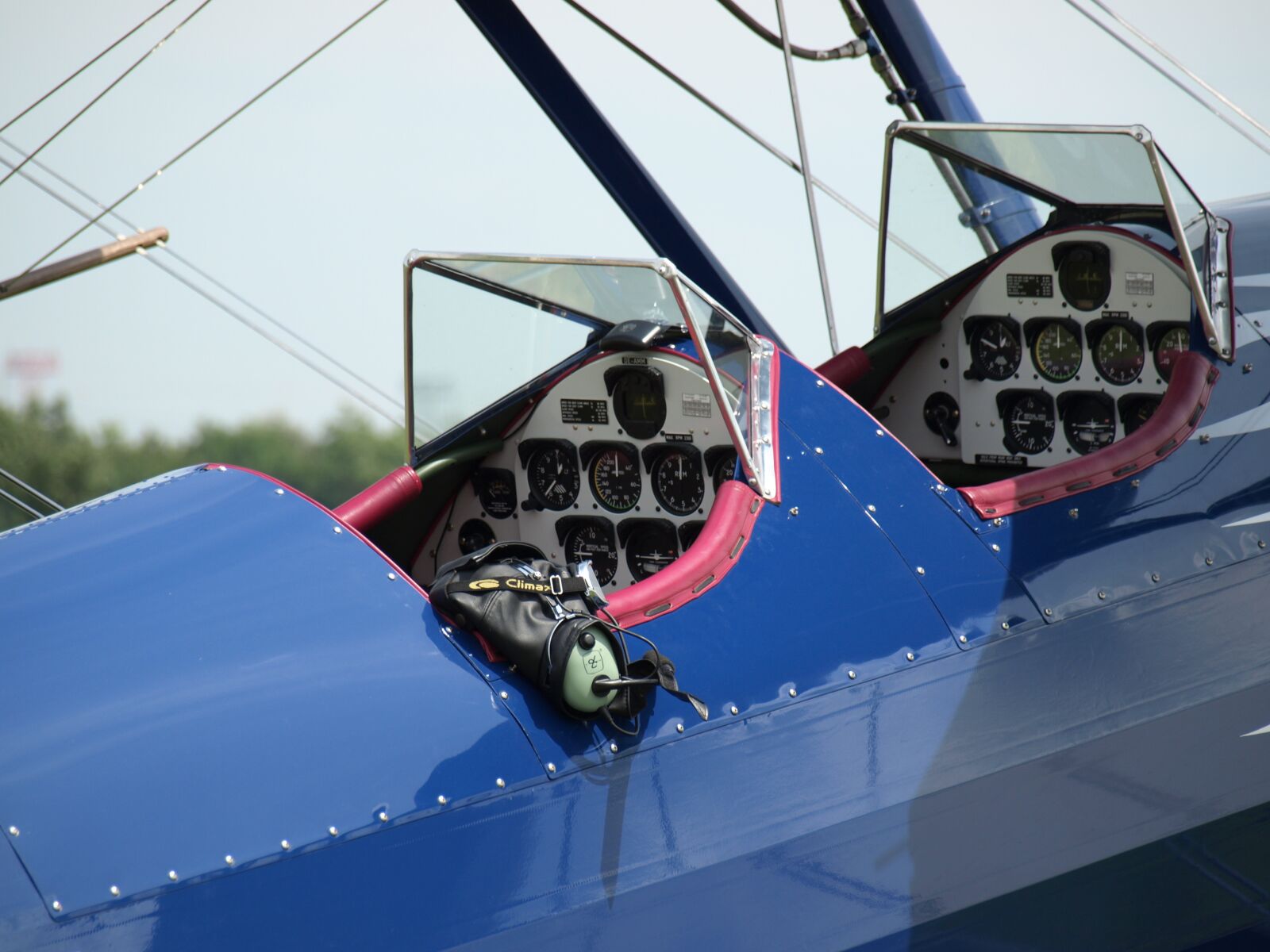 Olympus E-510 (EVOLT E-510) sample photo. Double decker, boeing stearman photography
