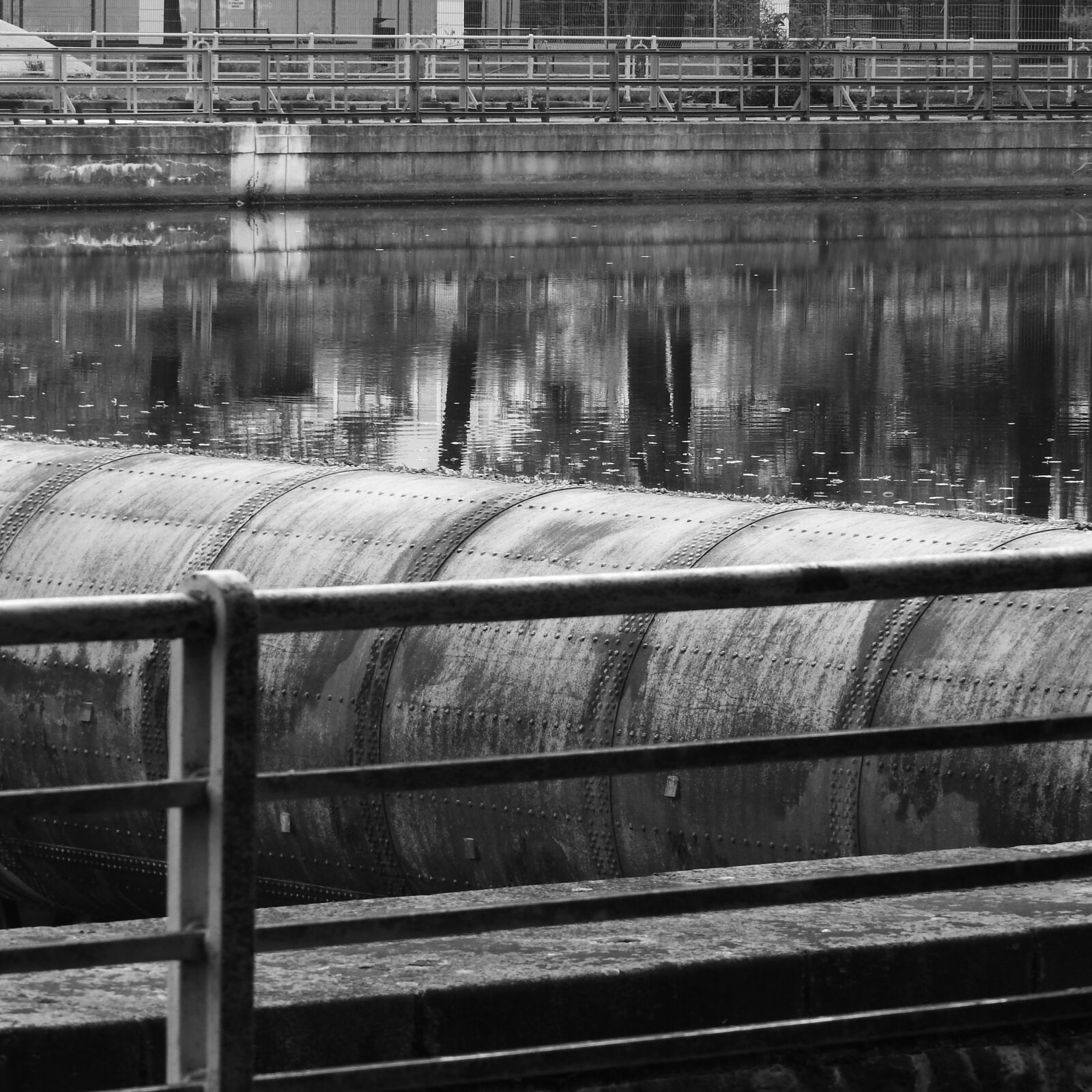 Nikon Coolpix P610 sample photo. River, dam, urban photography