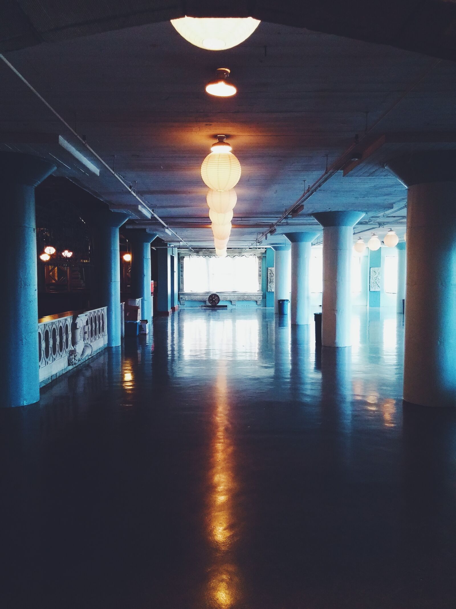 LG G3 sample photo. Hallway, light, dark photography