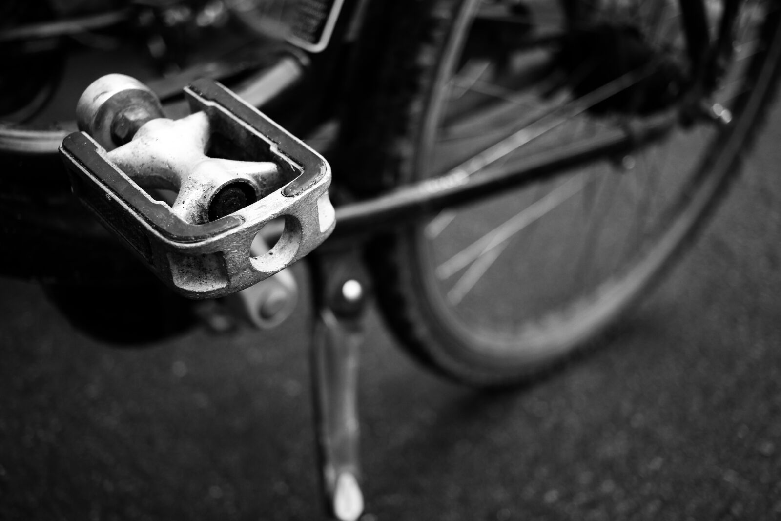 Canon EF-S 24mm F2.8 STM sample photo. Pedal, bike, wheel photography