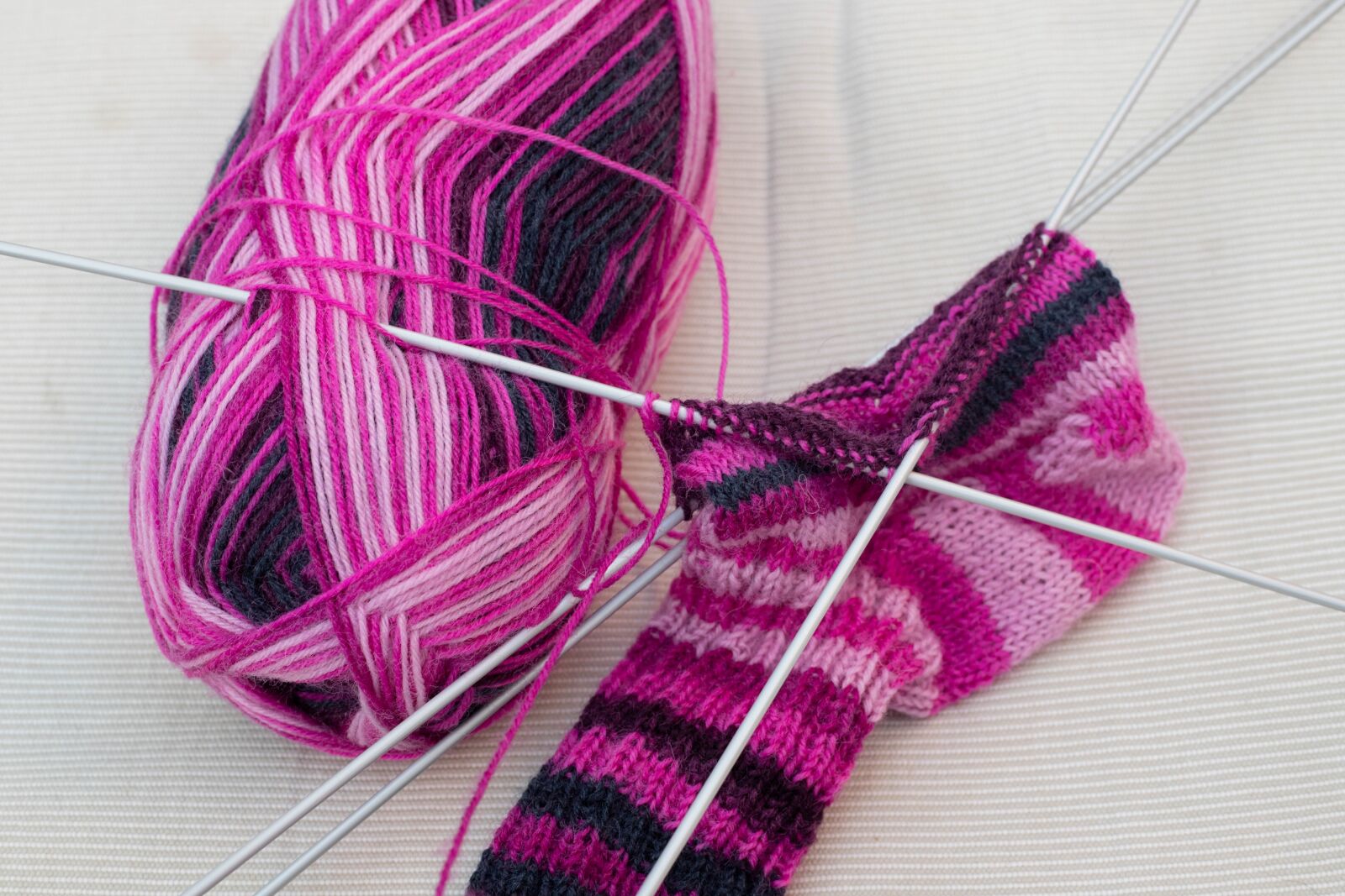 Canon EOS 6D Mark II sample photo. Knitted fabric, knitting, socks photography