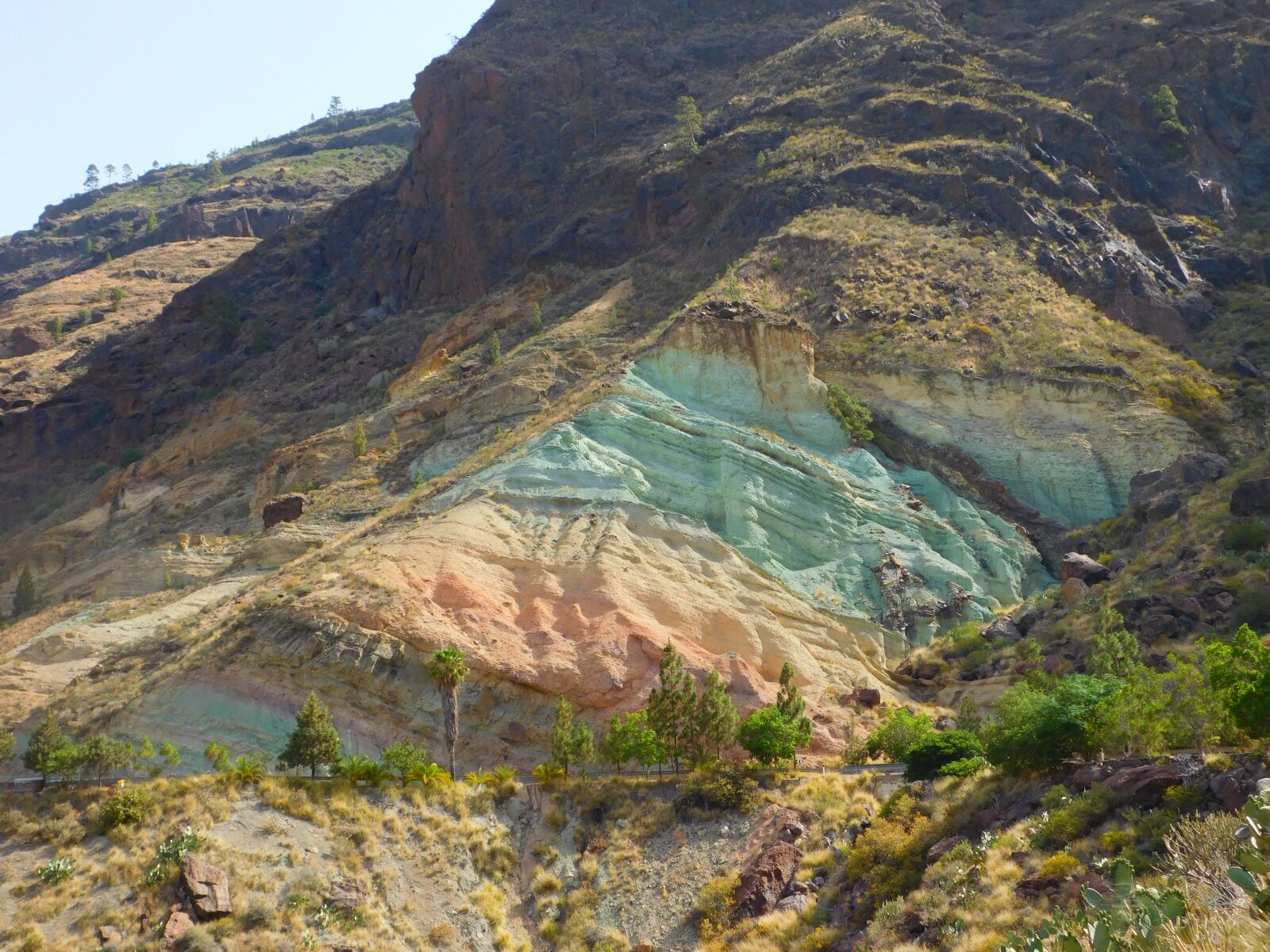 Nikon Coolpix L840 sample photo. Mountain, colors, azulejos photography