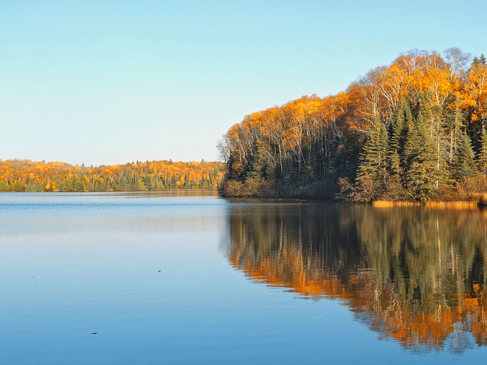Fujifilm FinePix S8600 sample photo. Autumn, lake, serene photography
