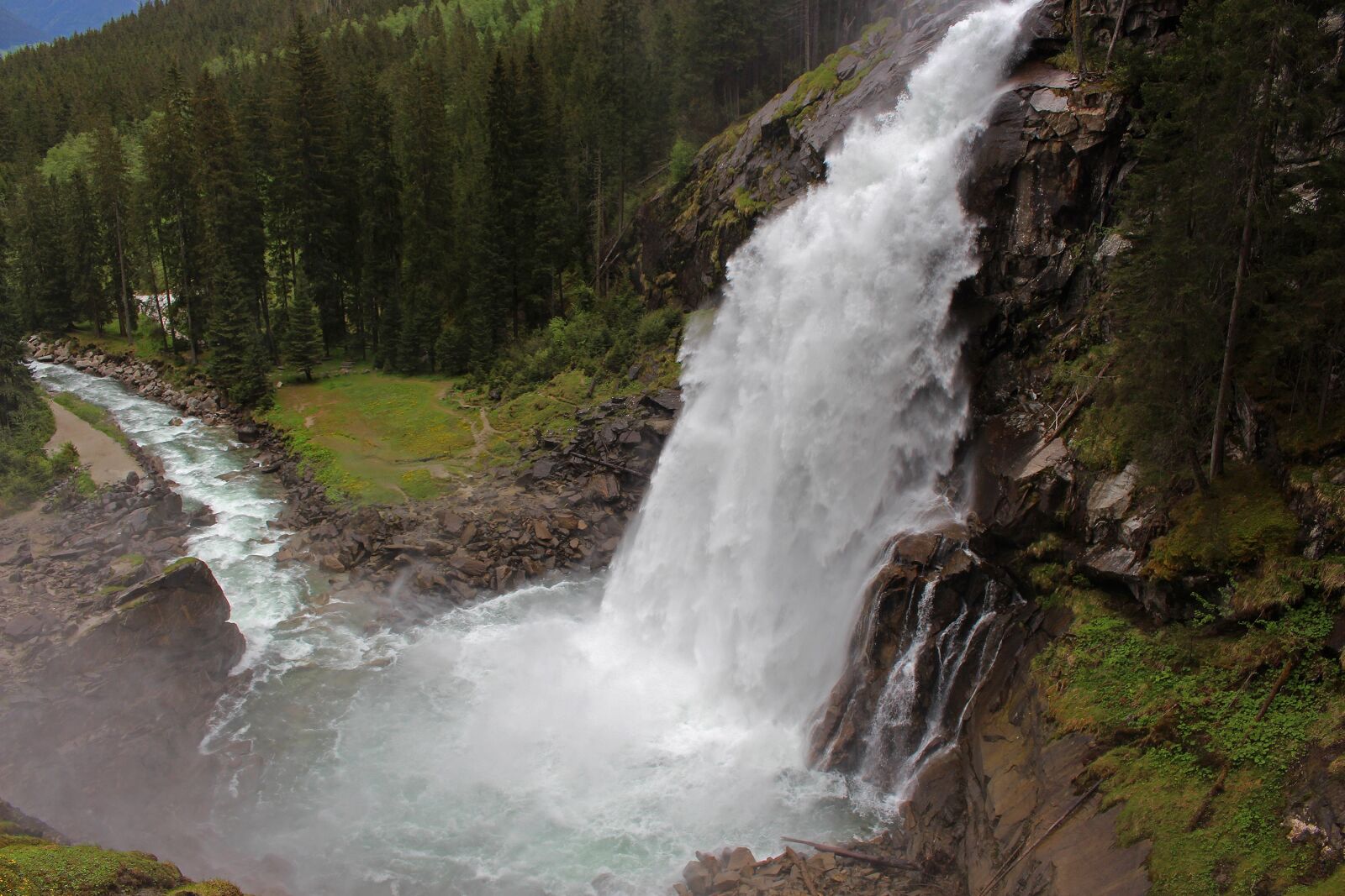 Canon EOS 700D (EOS Rebel T5i / EOS Kiss X7i) sample photo. Waterfall, alps, landscape photography