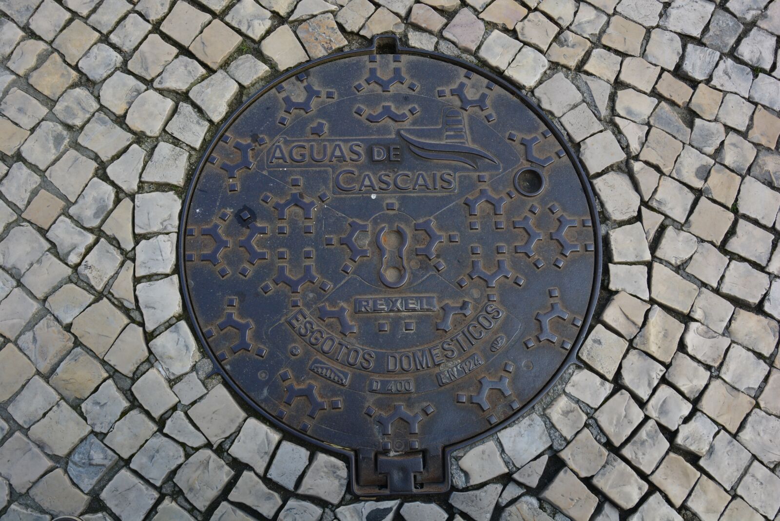 Nikon D5200 sample photo. Cascais, portugal, manhole cover photography
