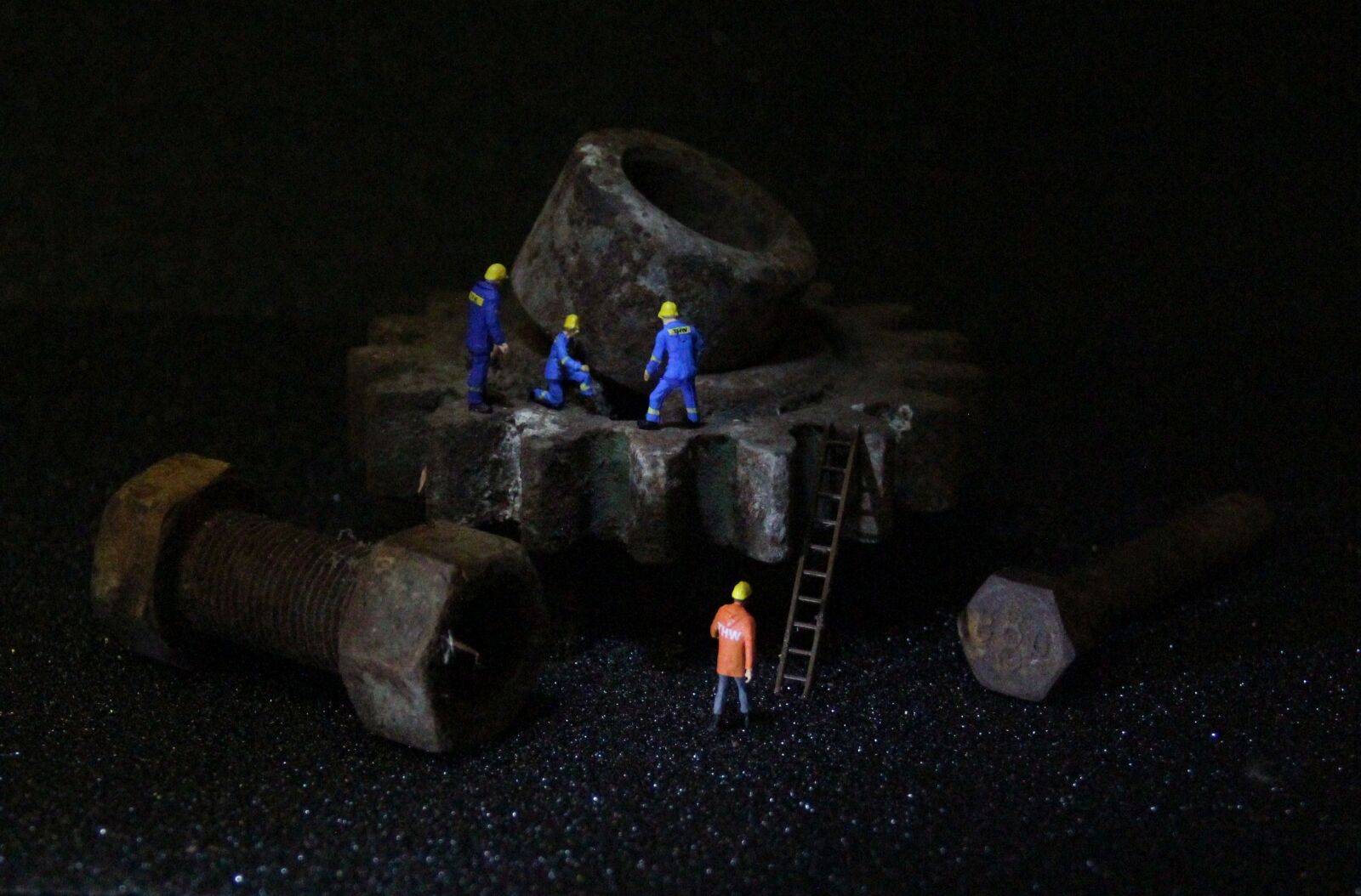 Canon EOS 550D (EOS Rebel T2i / EOS Kiss X4) sample photo. Industry, mechanics, miniature figures photography