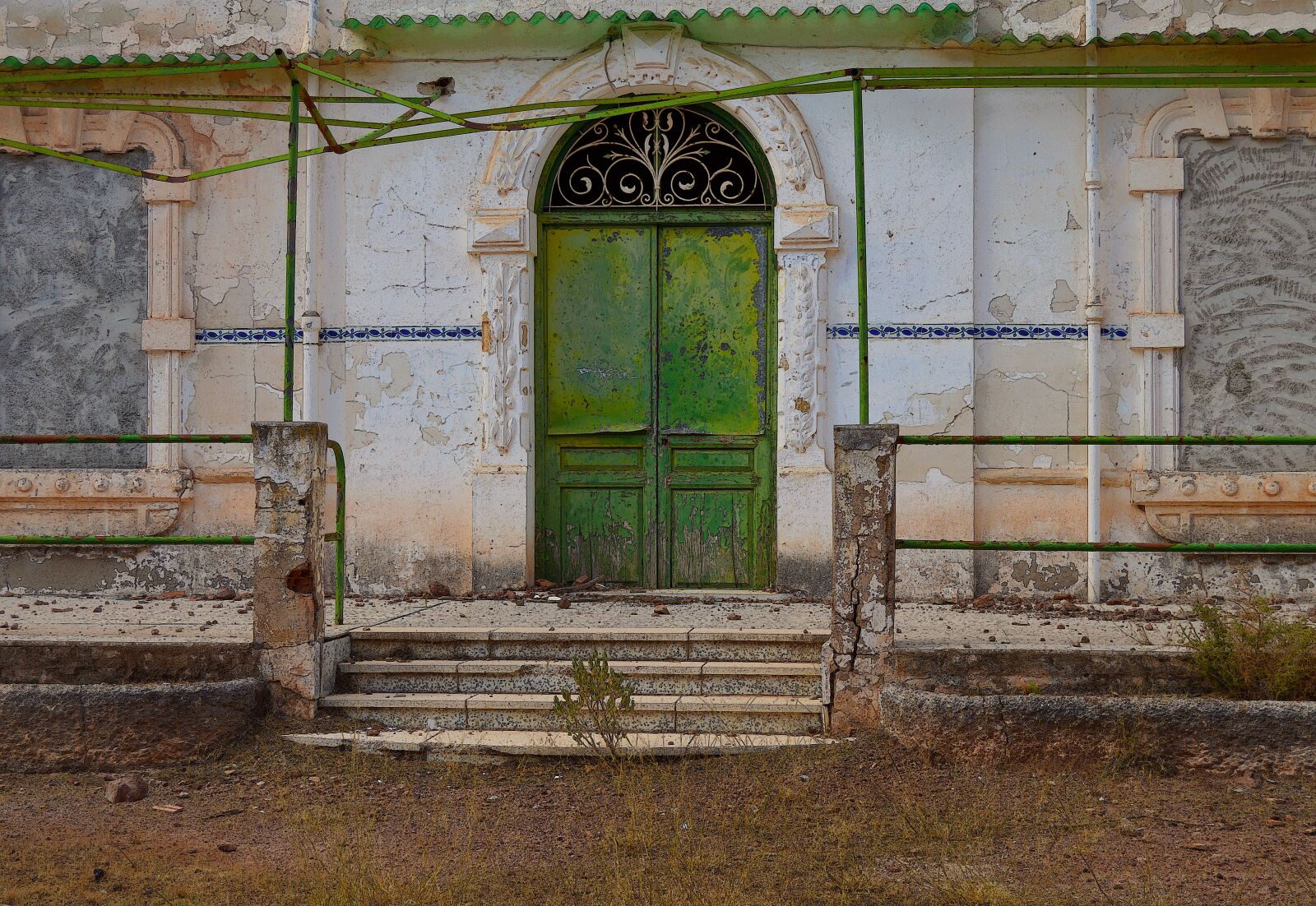 Nikon D3200 sample photo. Old door, green door photography