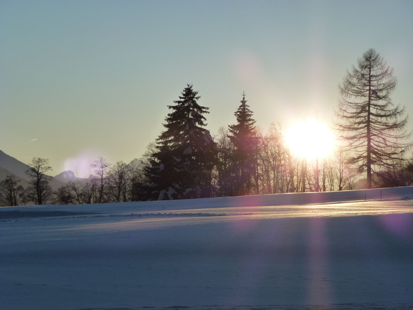 Panasonic Lumix DMC-ZS10 (Lumix DMC-TZ20 / Lumix DMC-TZ22) sample photo. Sun, snow, winter photography