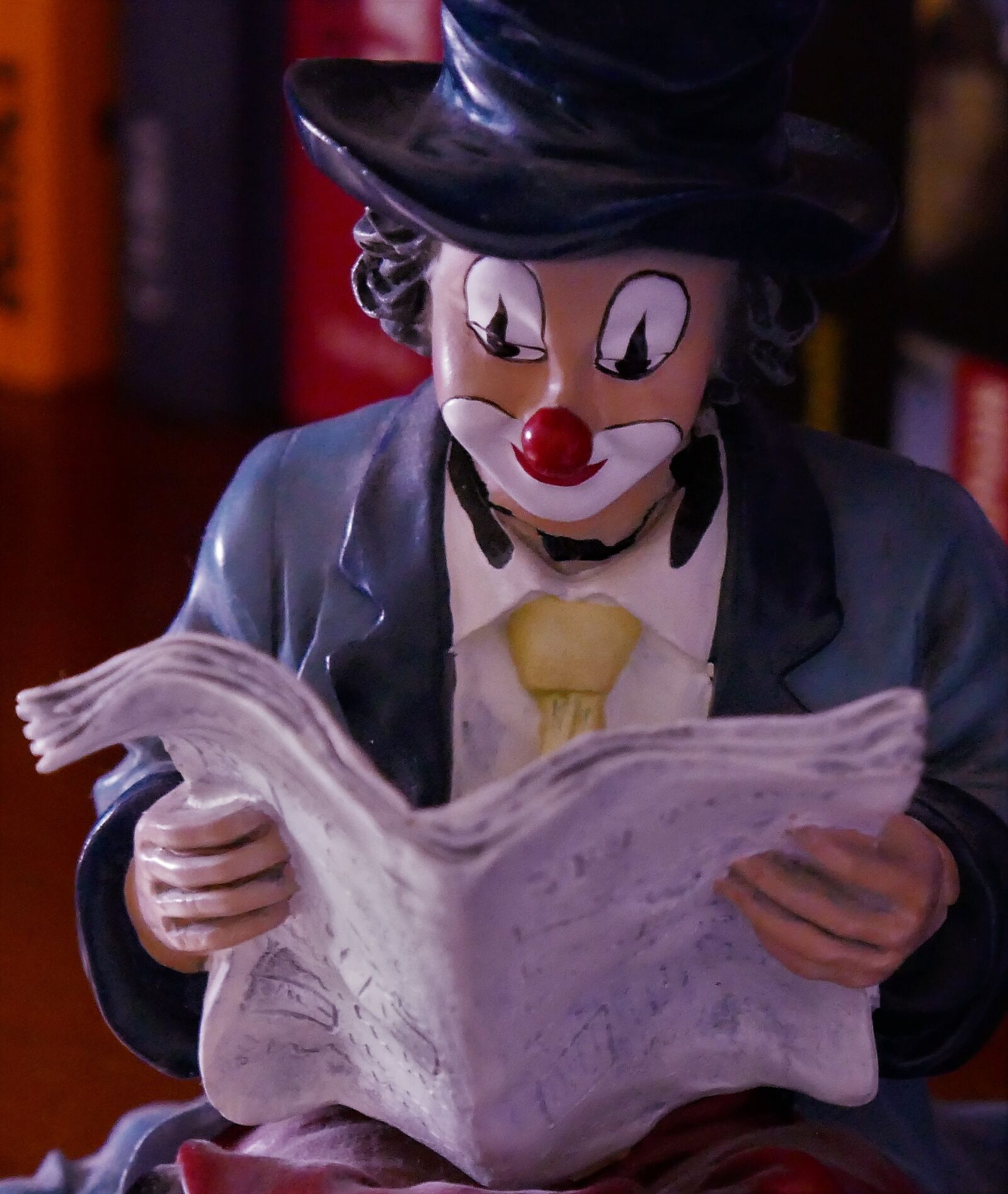 Panasonic DMC-TZ101 sample photo. Clown, figure, read photography