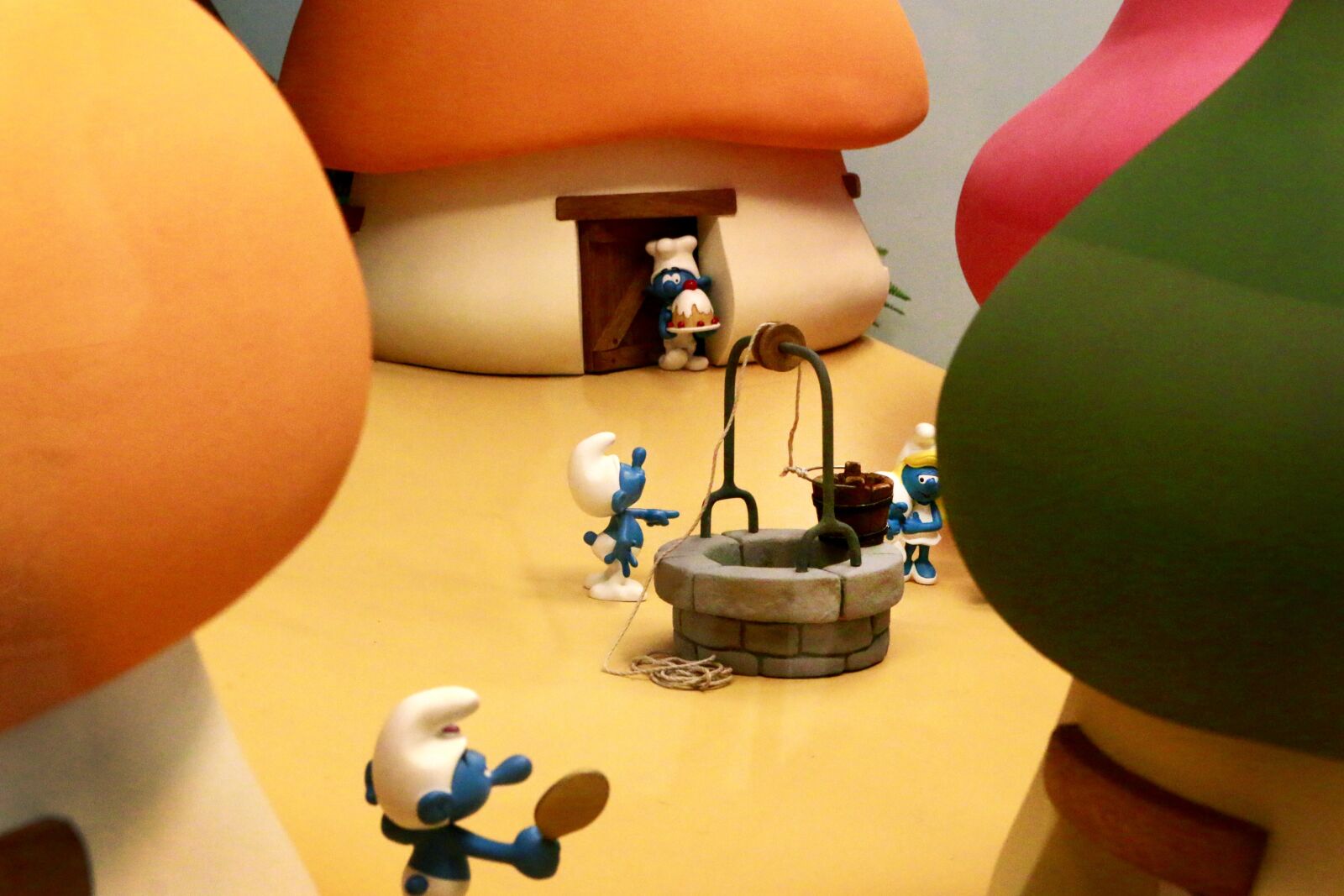 Canon EOS 70D sample photo. The smurfs, village, toy photography