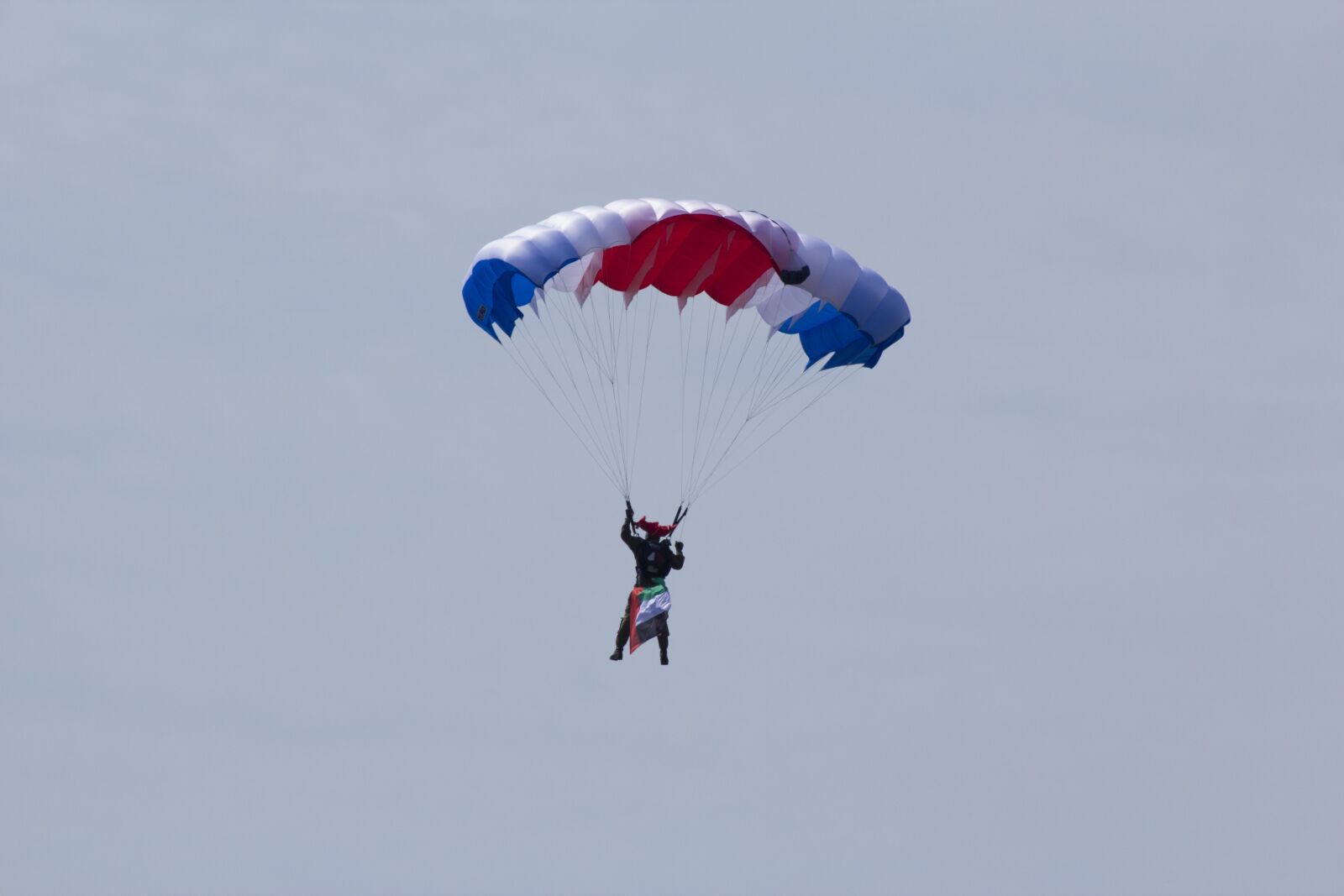 Canon EOS 600D (Rebel EOS T3i / EOS Kiss X5) sample photo. A parachute, a skydiver photography